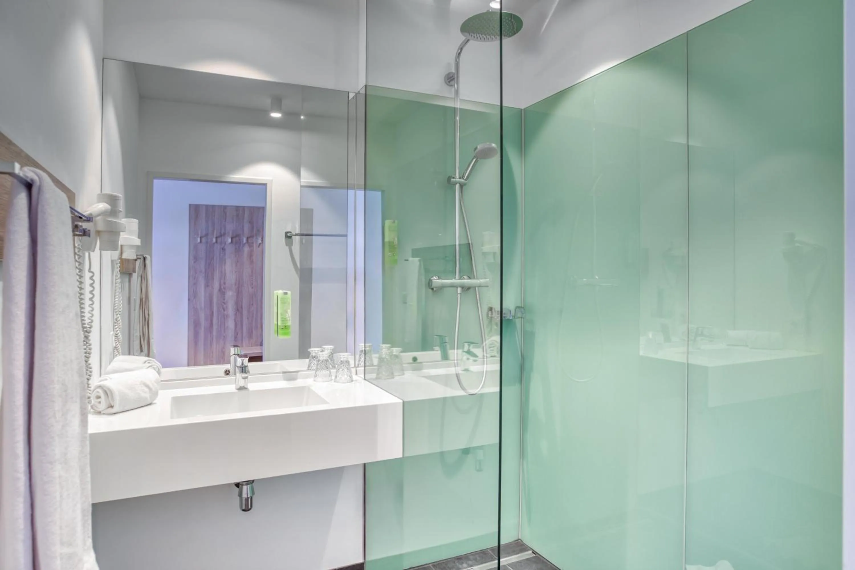 Shower in COOEE alpin Hotel Kitzbüheler Alpen