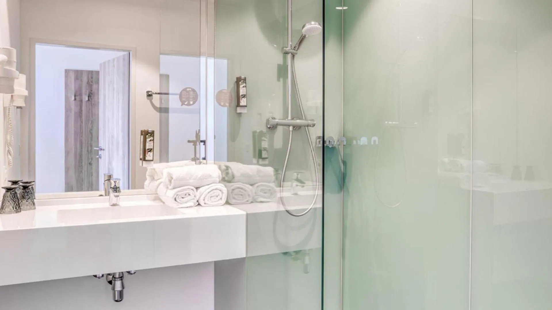 Shower in COOEE alpin Hotel Kitzbüheler Alpen