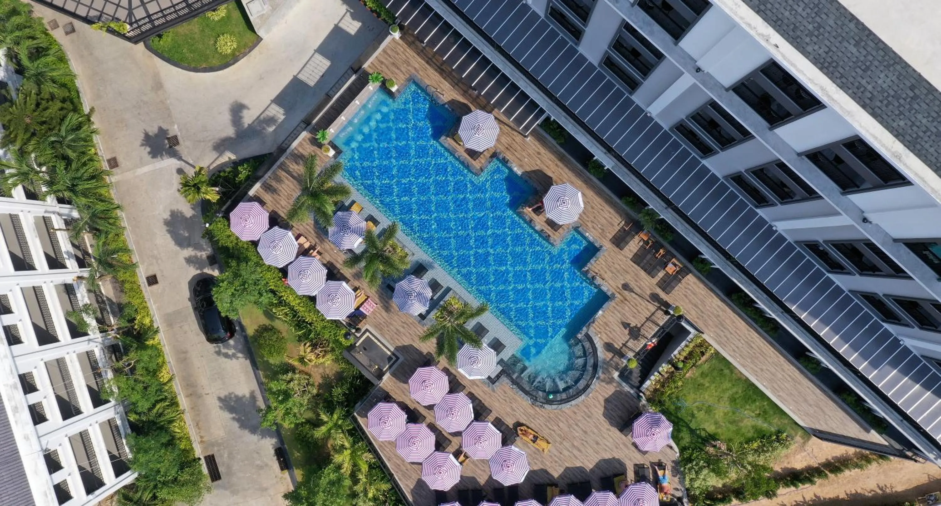 Swimming pool in Sawaddi Patong Resort & Spa by Tolani