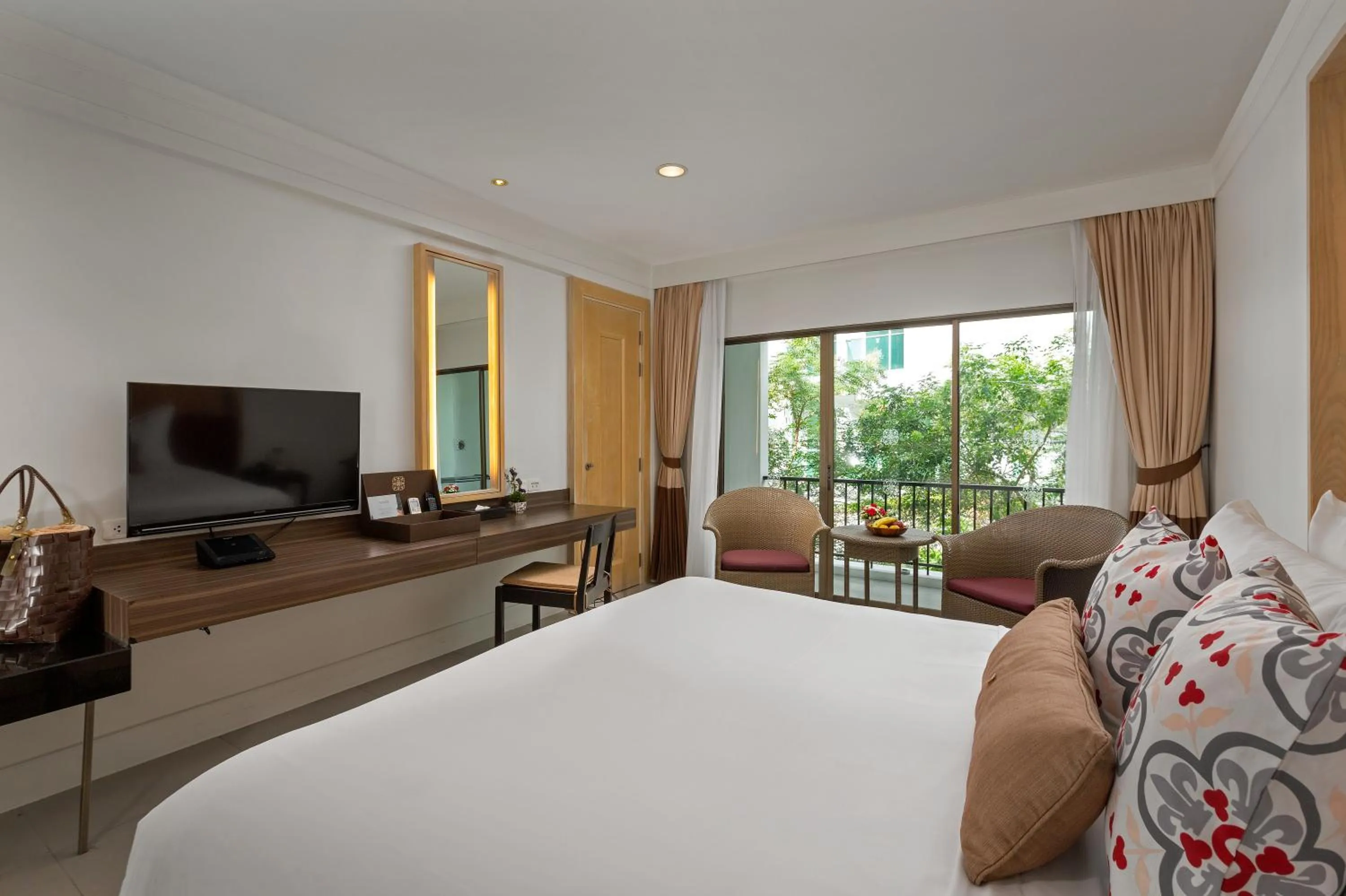 Bedroom, Bed in Sawaddi Patong Resort & Spa by Tolani