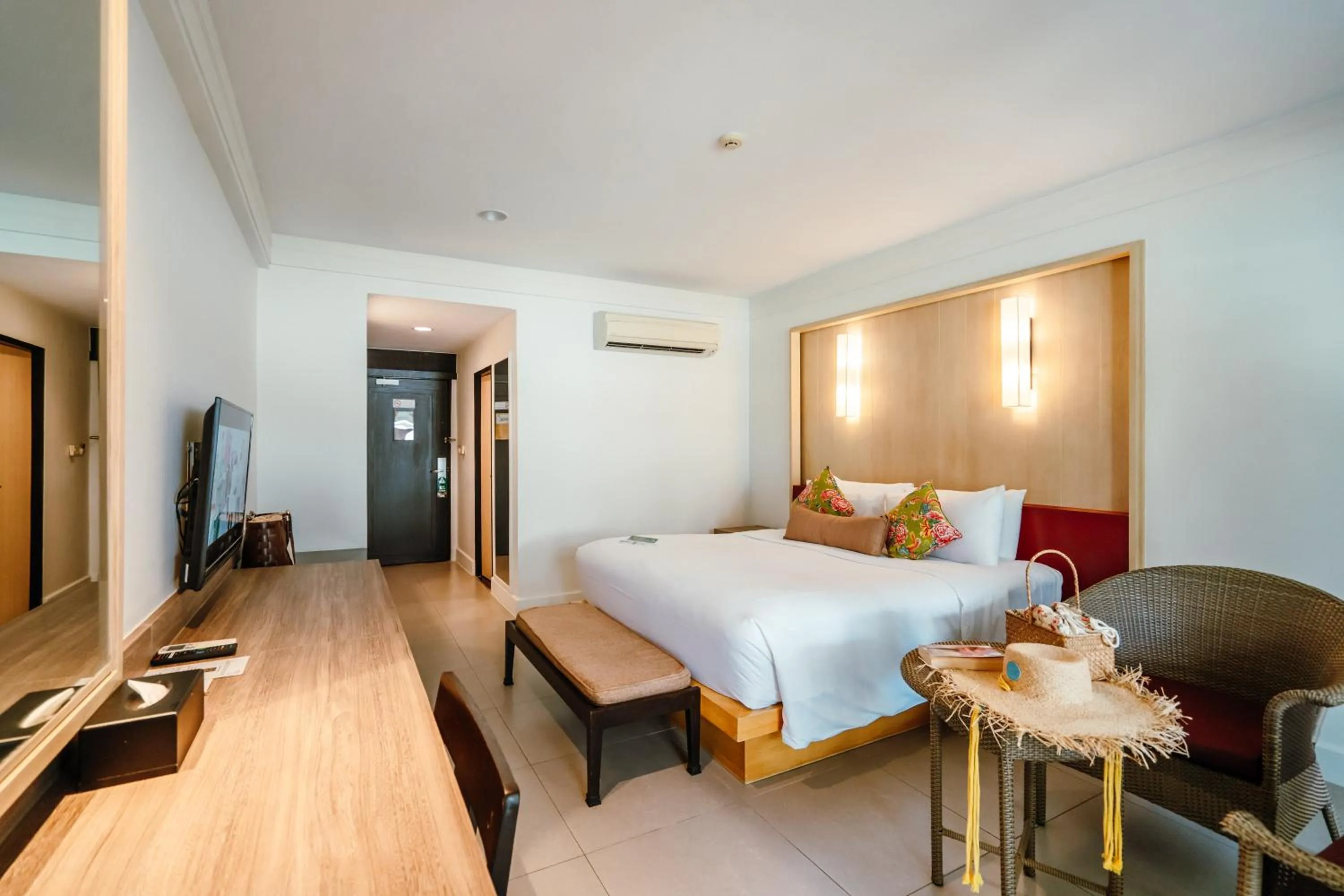 Bedroom, Bed in Sawaddi Patong Resort & Spa by Tolani
