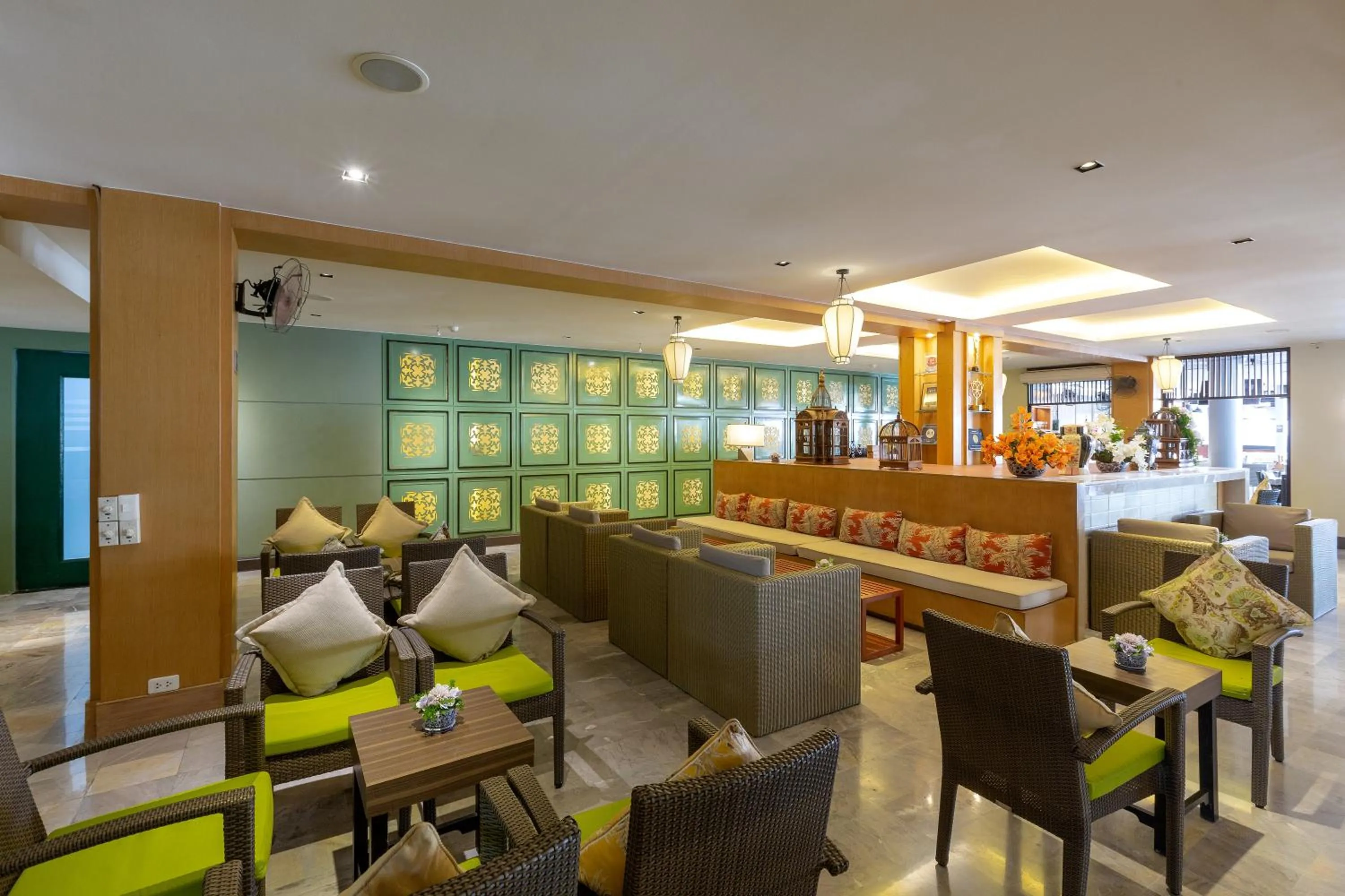 Restaurant/places to eat in Sawaddi Patong Resort & Spa by Tolani