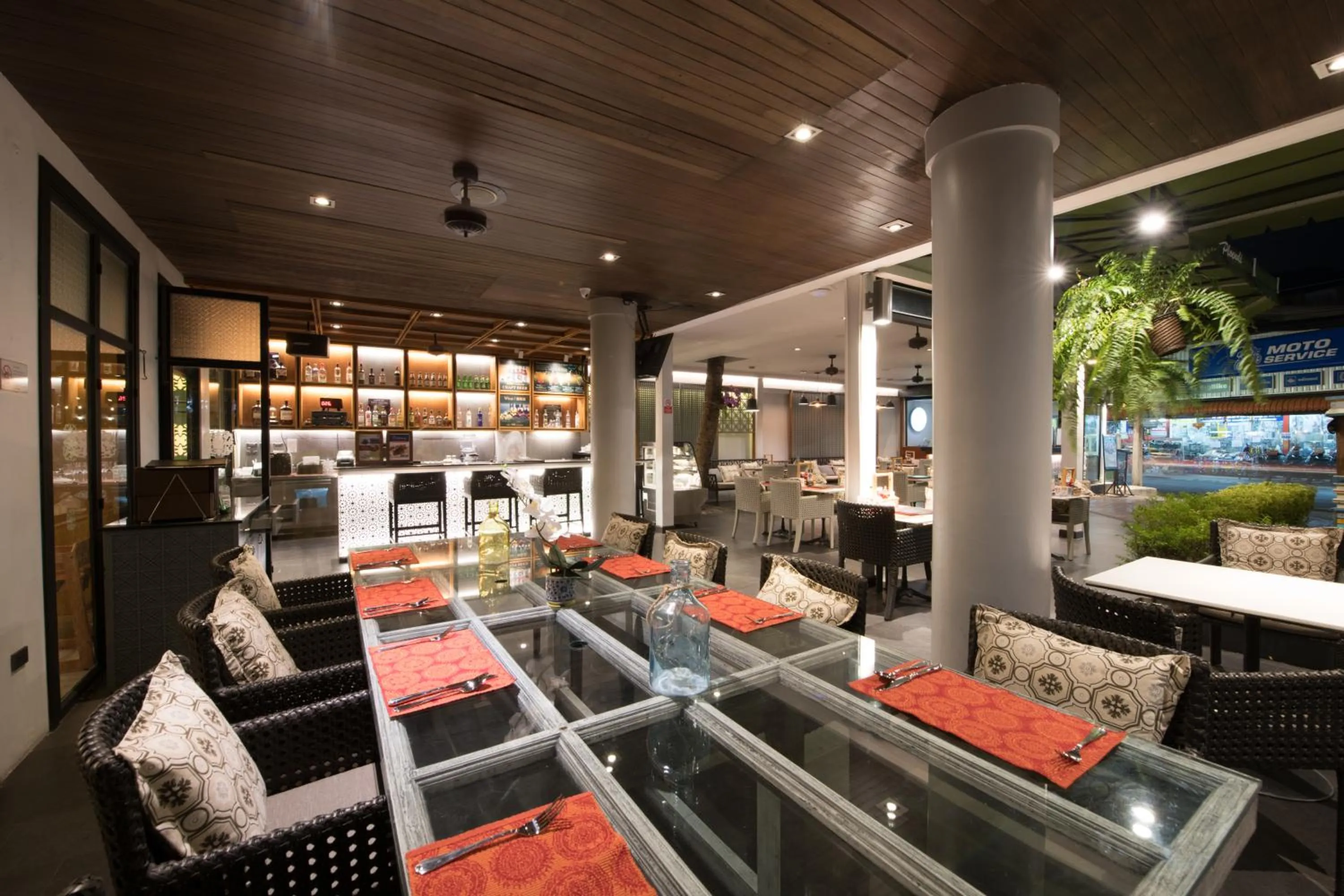 Restaurant/places to eat in Sawaddi Patong Resort & Spa by Tolani