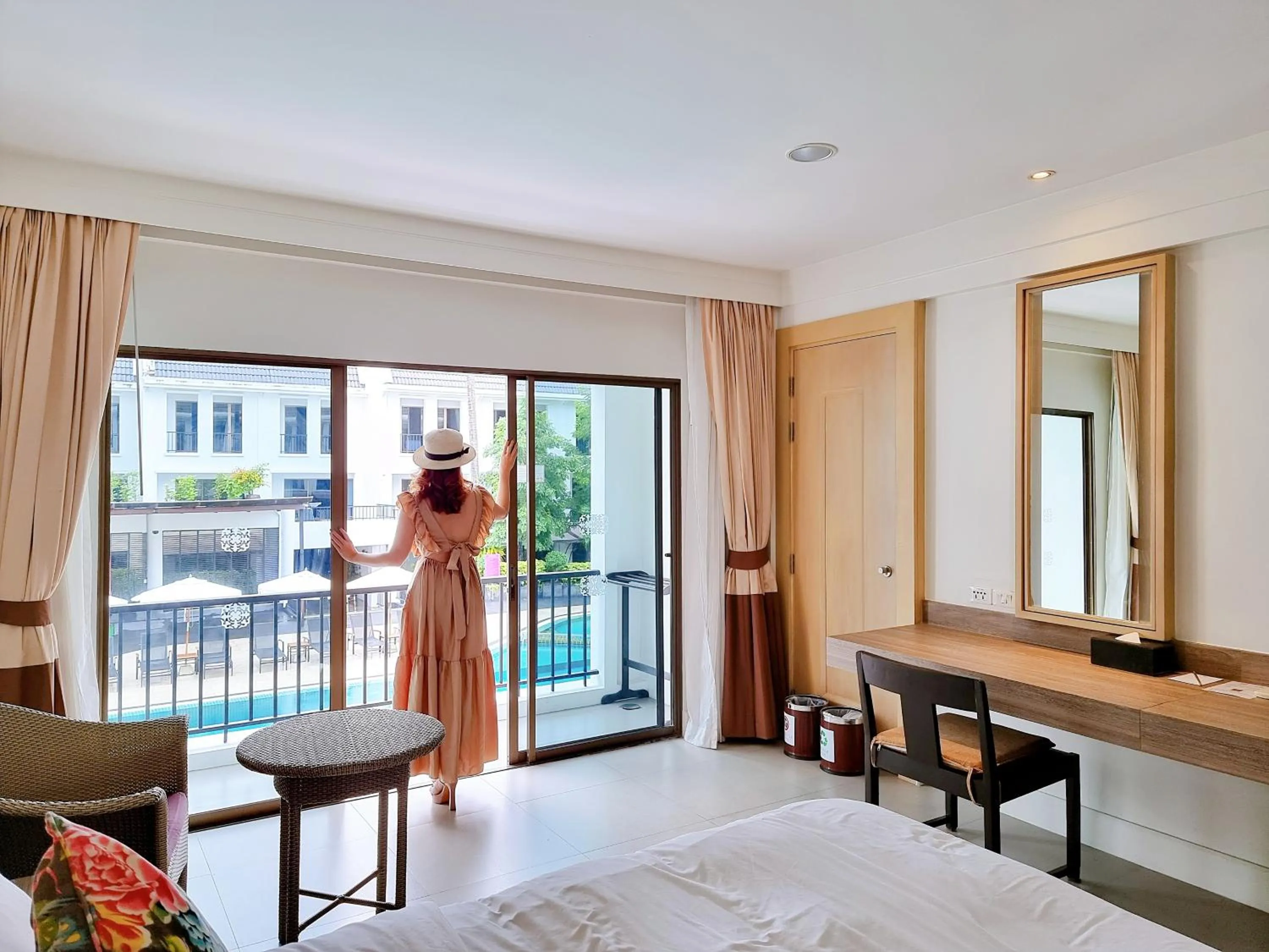 Balcony/Terrace, Bed in Sawaddi Patong Resort & Spa by Tolani