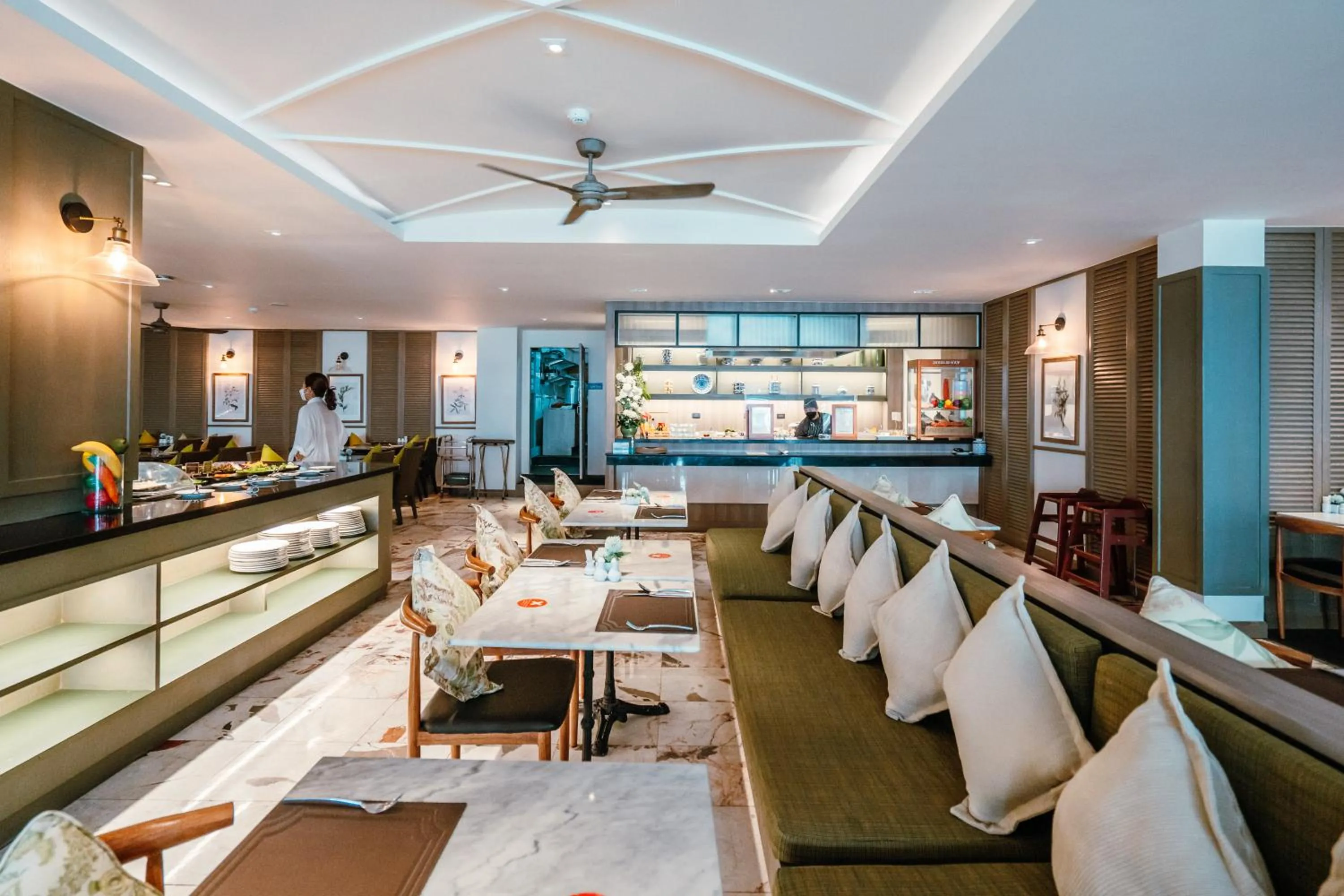 Restaurant/places to eat in Sawaddi Patong Resort & Spa by Tolani