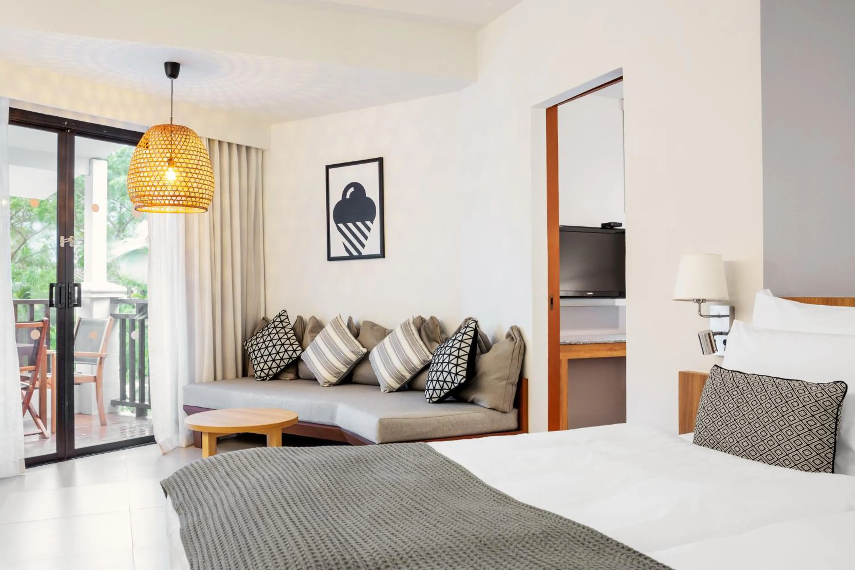 Photo of the whole room, Bed in Sunwing Kamala Beach