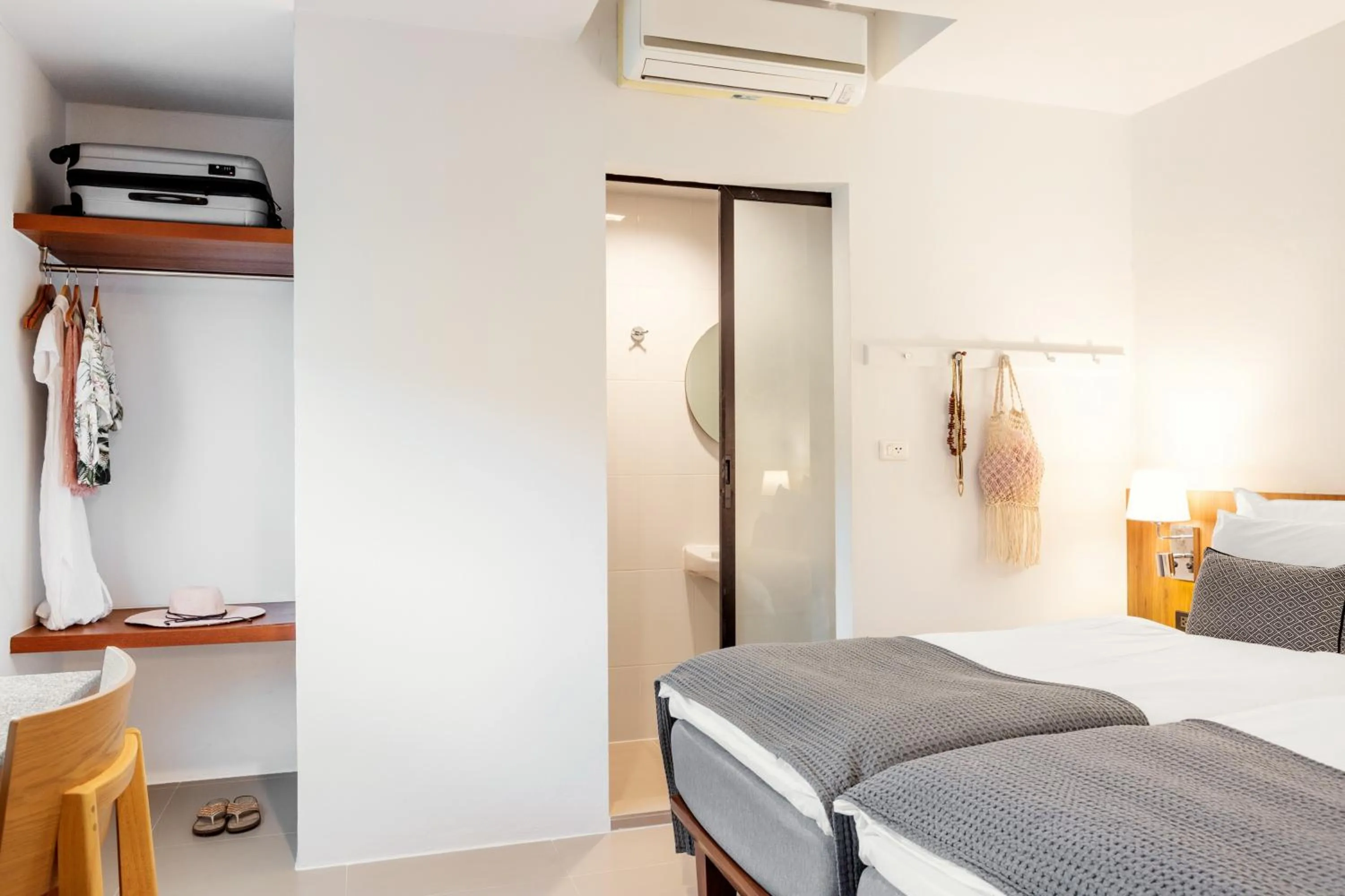 Photo of the whole room, Bed in Sunwing Kamala Beach