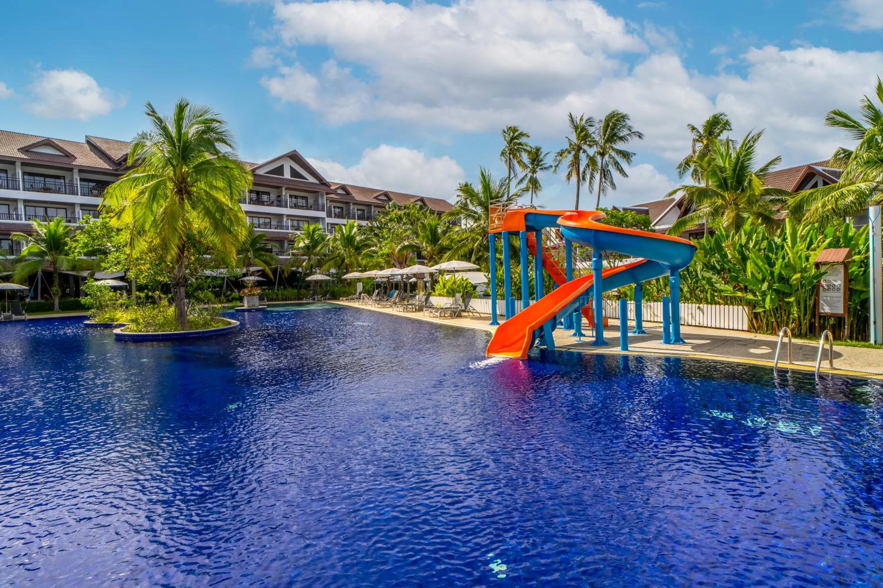 Swimming pool in Sunwing Kamala Beach