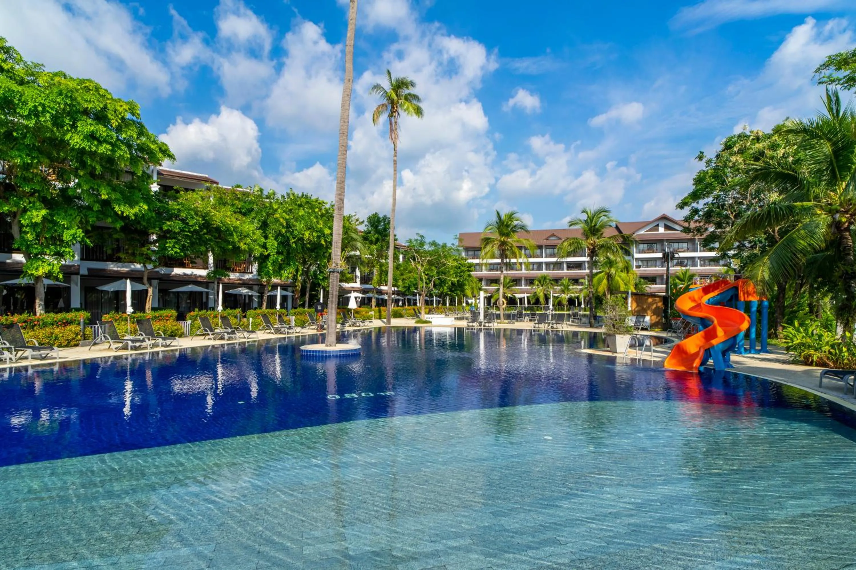 Swimming pool in Sunwing Kamala Beach