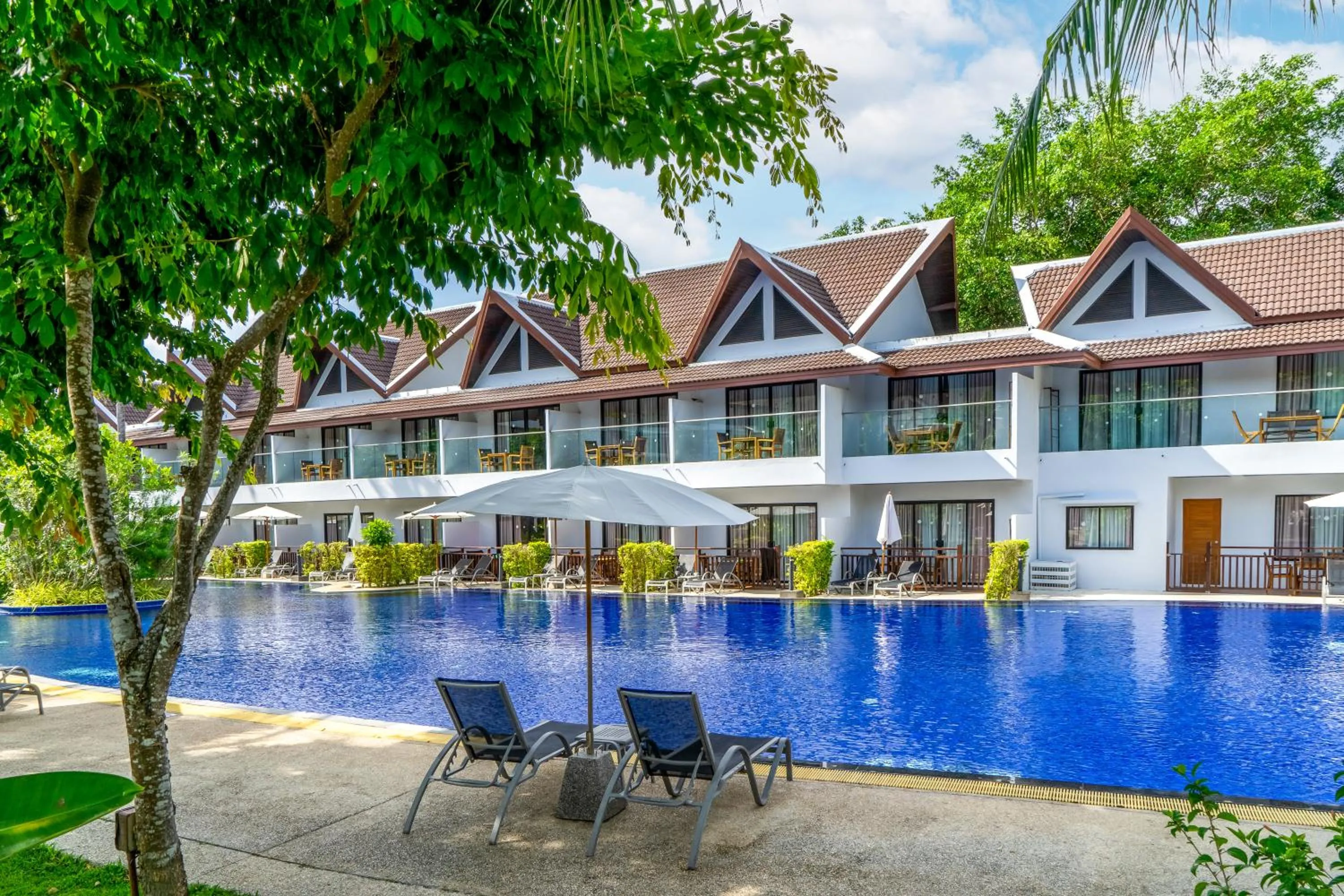 Swimming pool in Sunwing Kamala Beach
