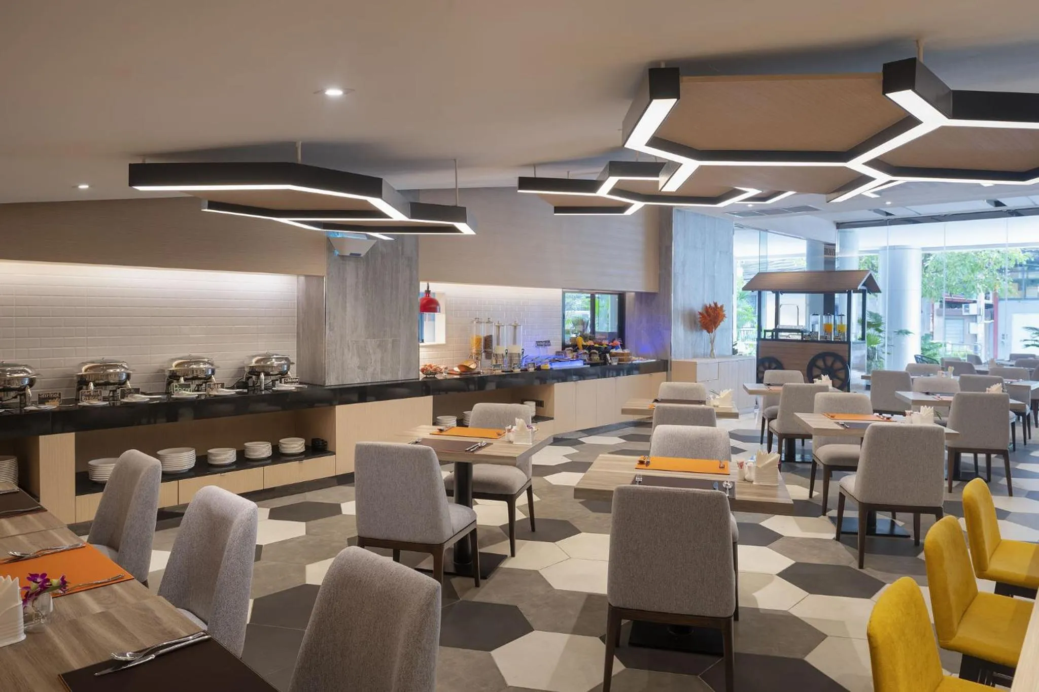 Restaurant/places to eat in PARKROYAL Suites Bangkok