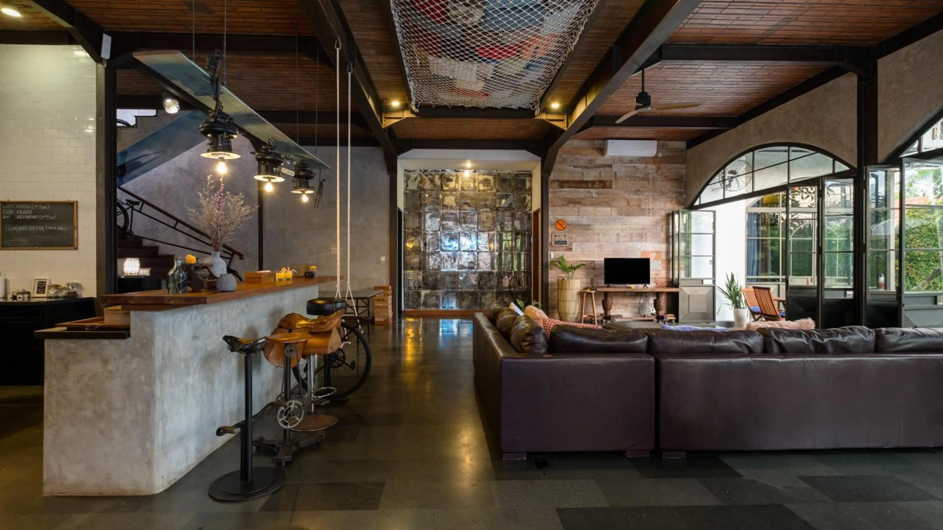 TV and multimedia in NicoNico Mansion by Villa Finder