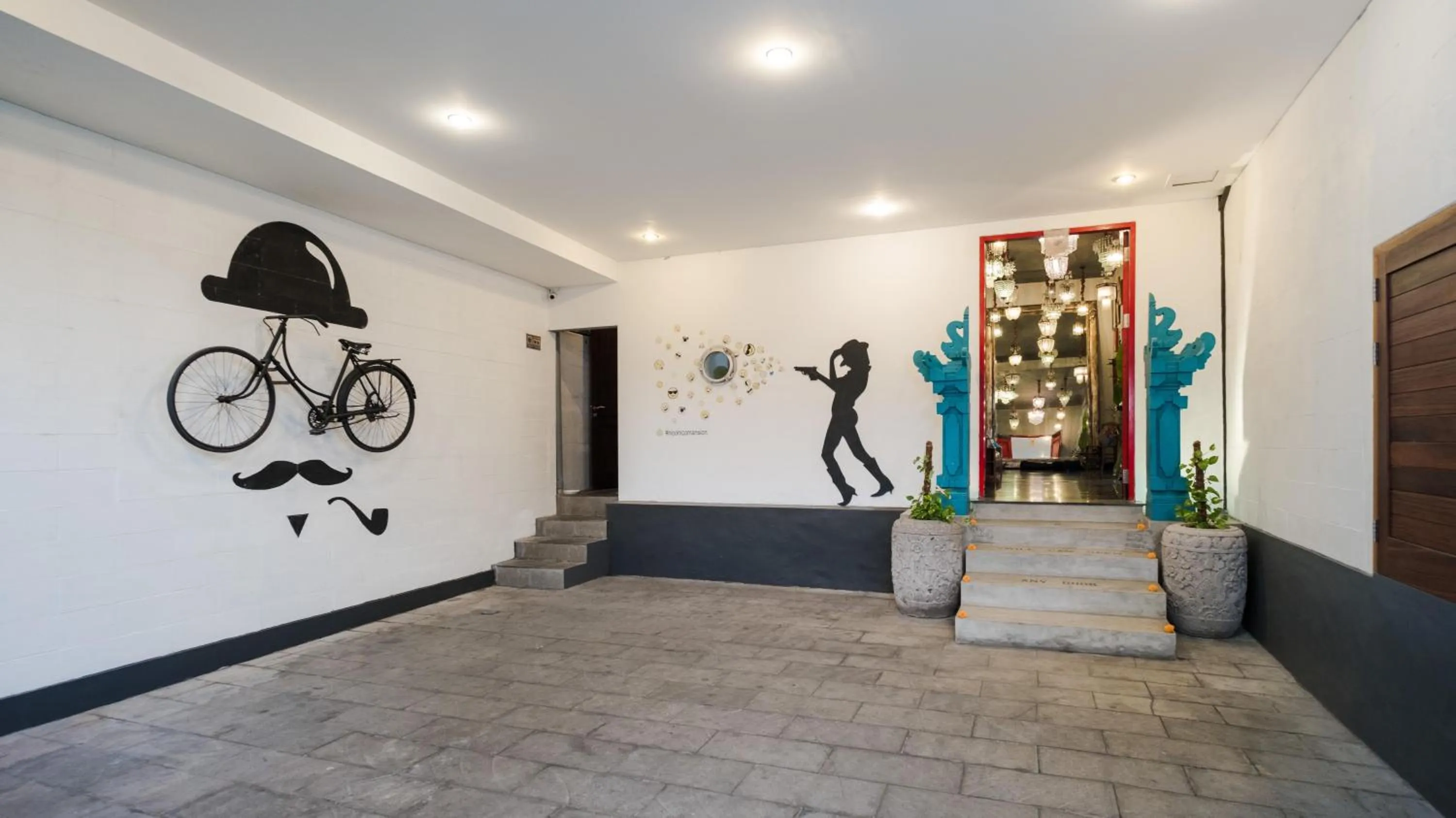 Parking in NicoNico Mansion by Villa Finder