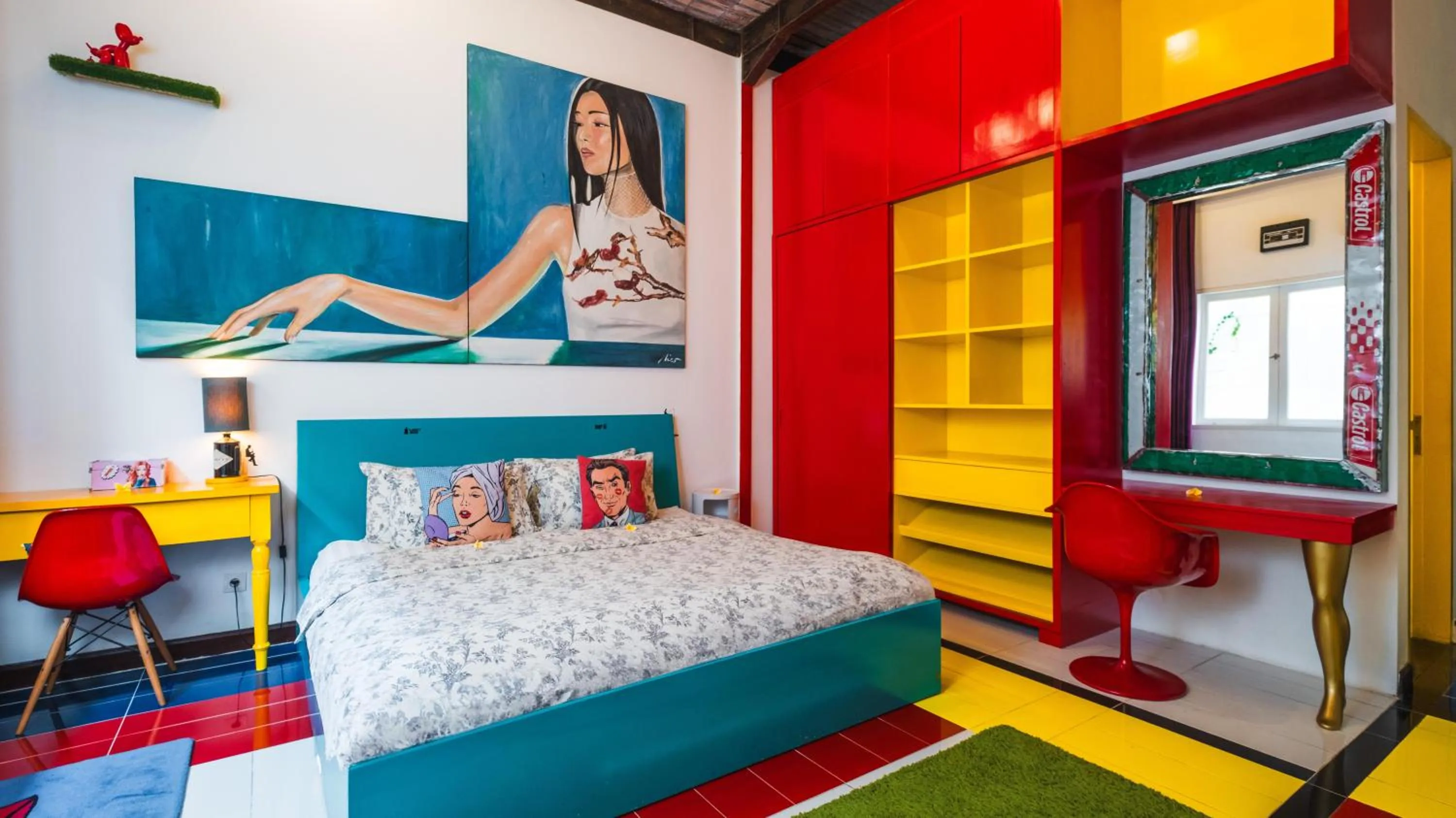 Bed in NicoNico Mansion by Villa Finder