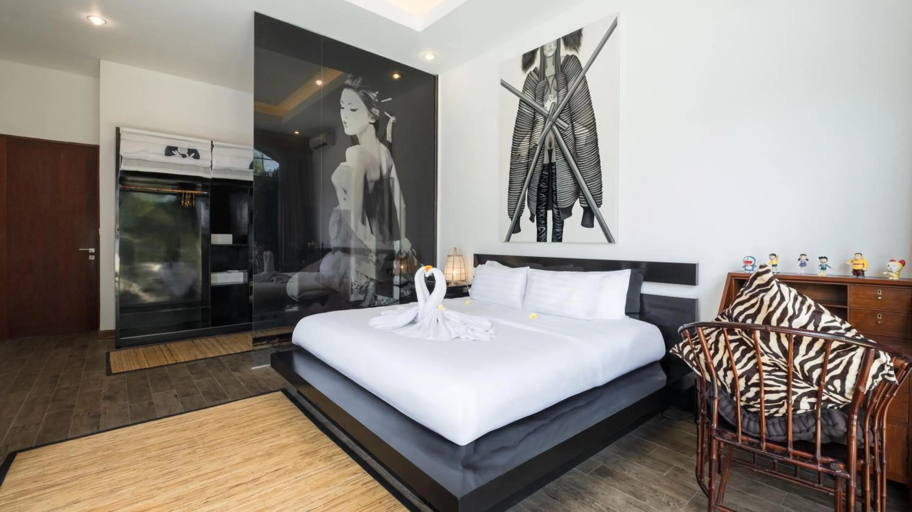 Bed in NicoNico Mansion by Villa Finder