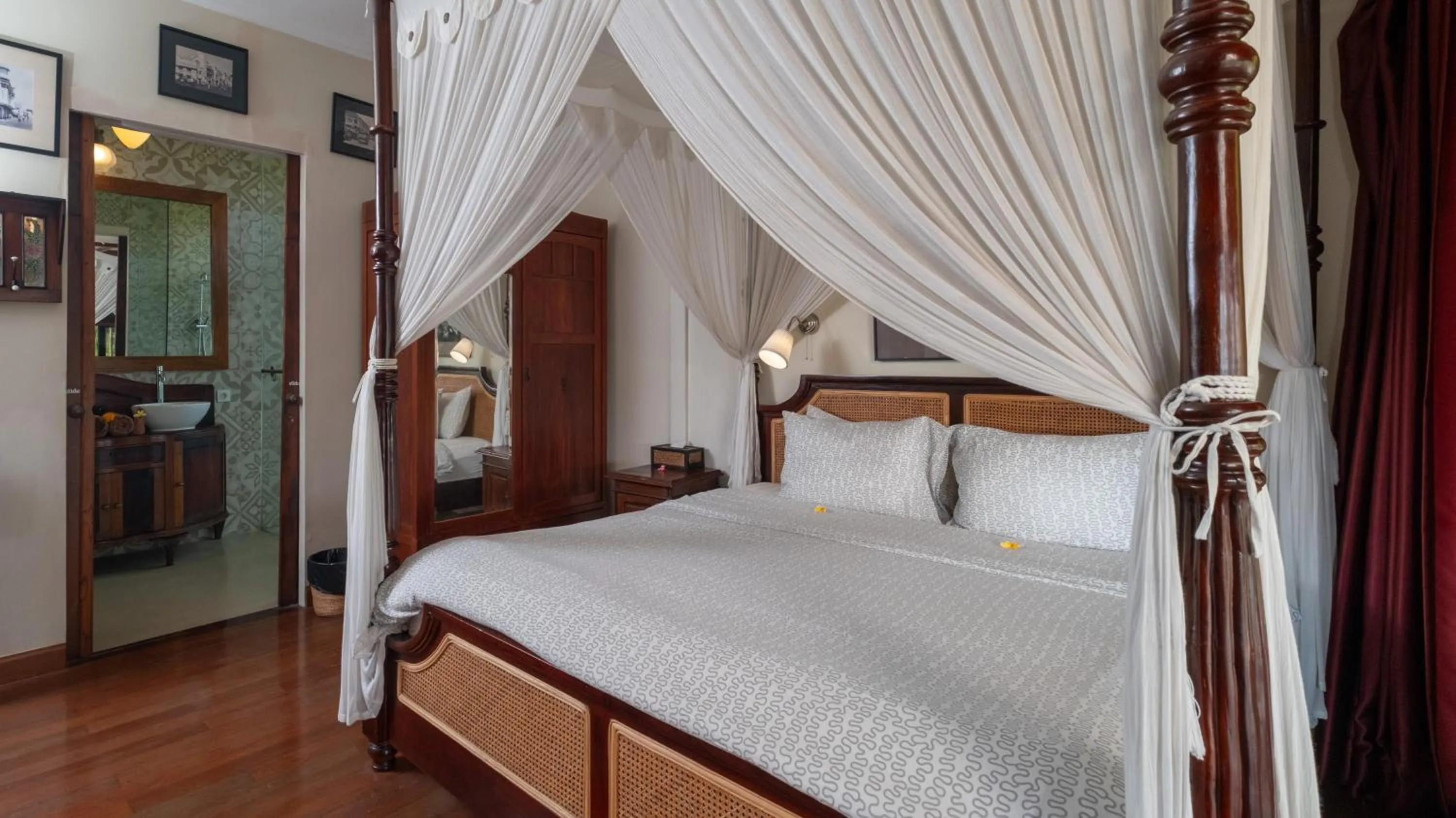 Bed in NicoNico Mansion by Villa Finder