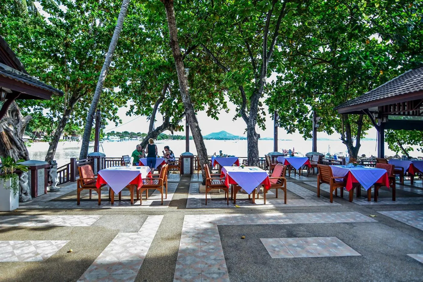 Restaurant/places to eat in First Bungalow Beach Resort