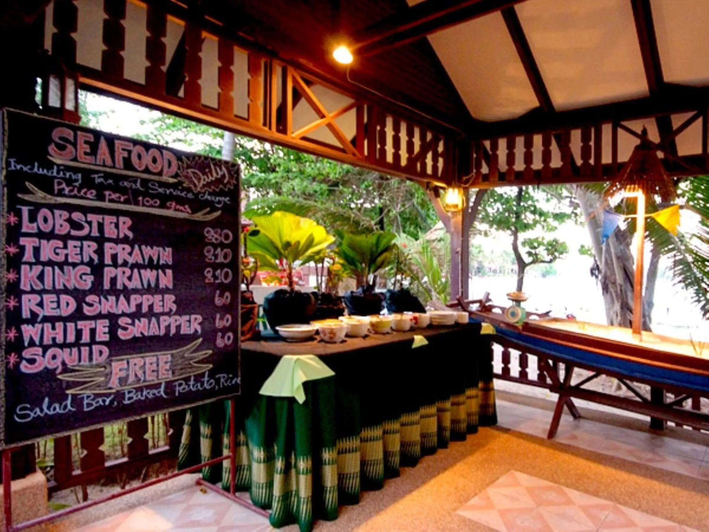 Restaurant/places to eat in First Bungalow Beach Resort