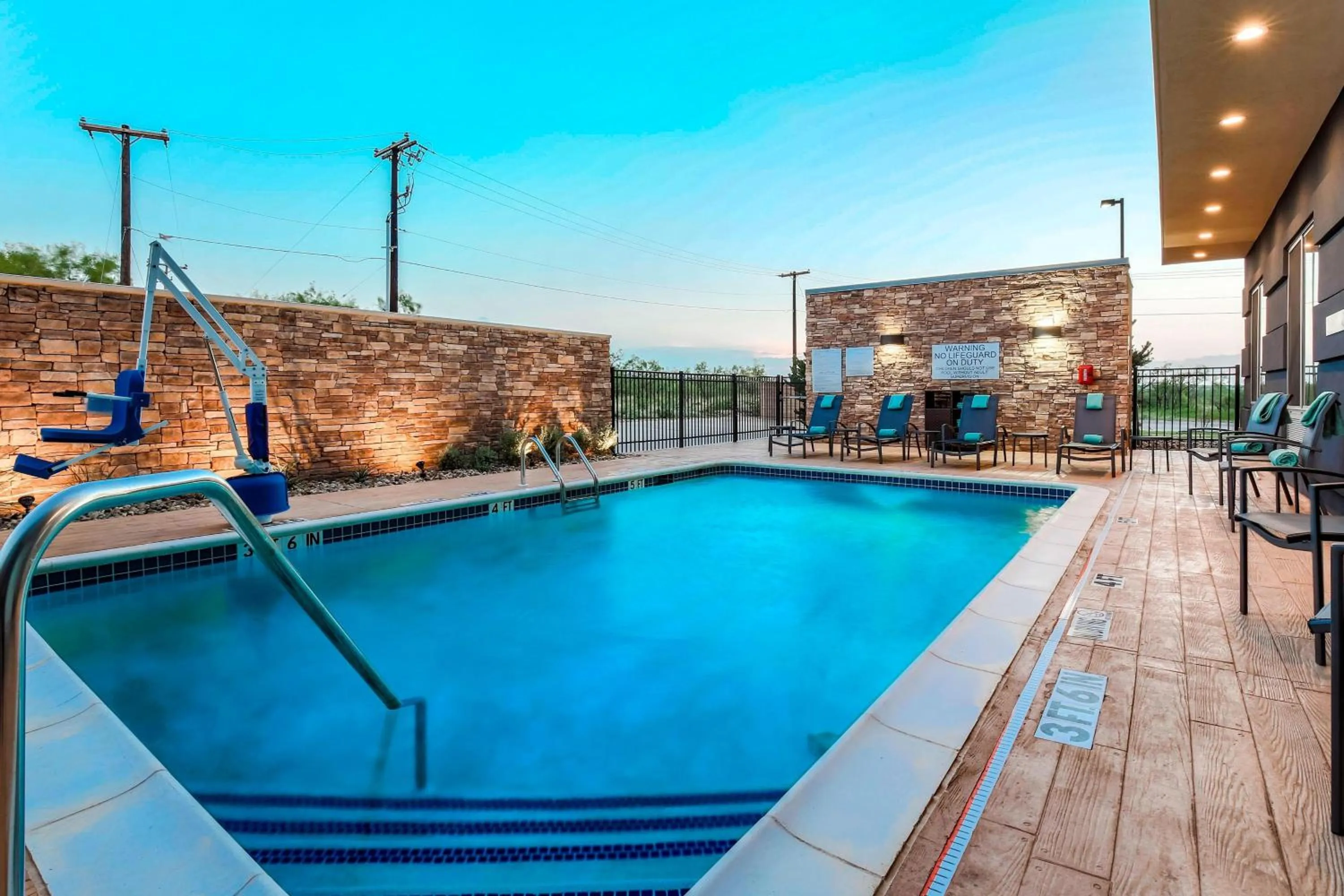 Swimming pool in Fairfield Inn & Suites by Marriott Snyder