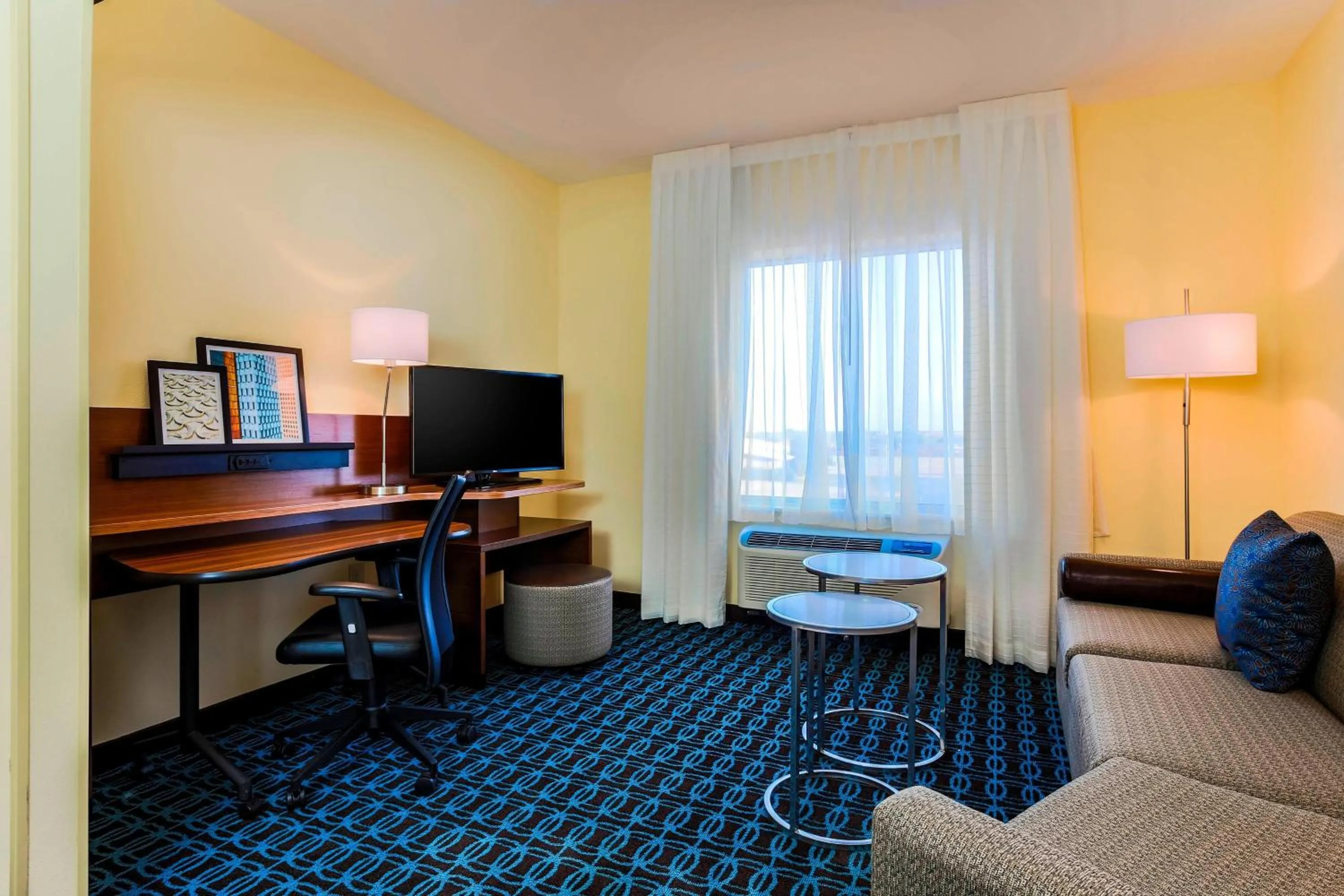 Living room in Fairfield Inn & Suites by Marriott Snyder