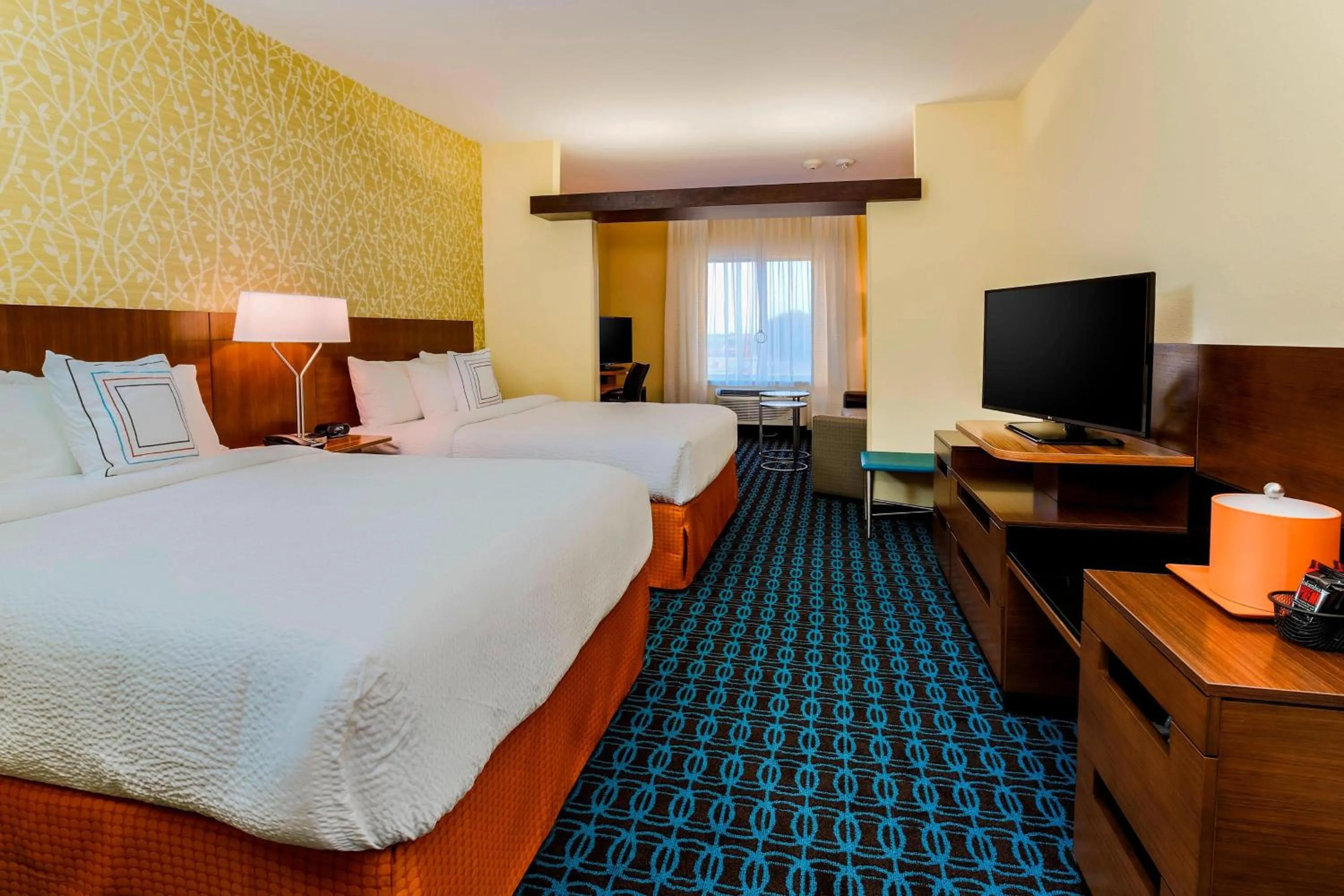 Photo of the whole room, Bed in Fairfield Inn & Suites by Marriott Snyder