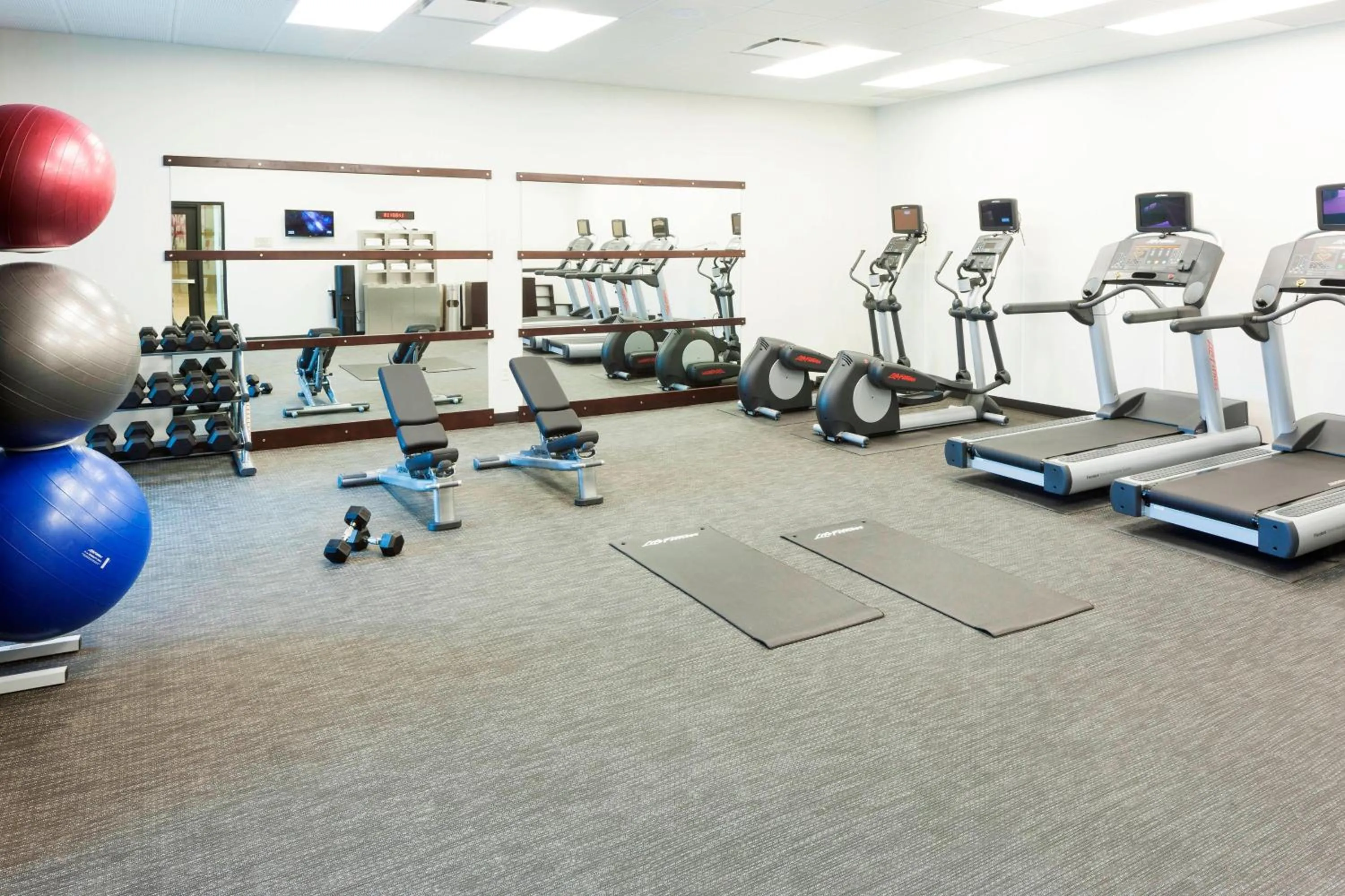 Fitness centre/facilities in Courtyard by Marriott Fort Worth Alliance Town Center