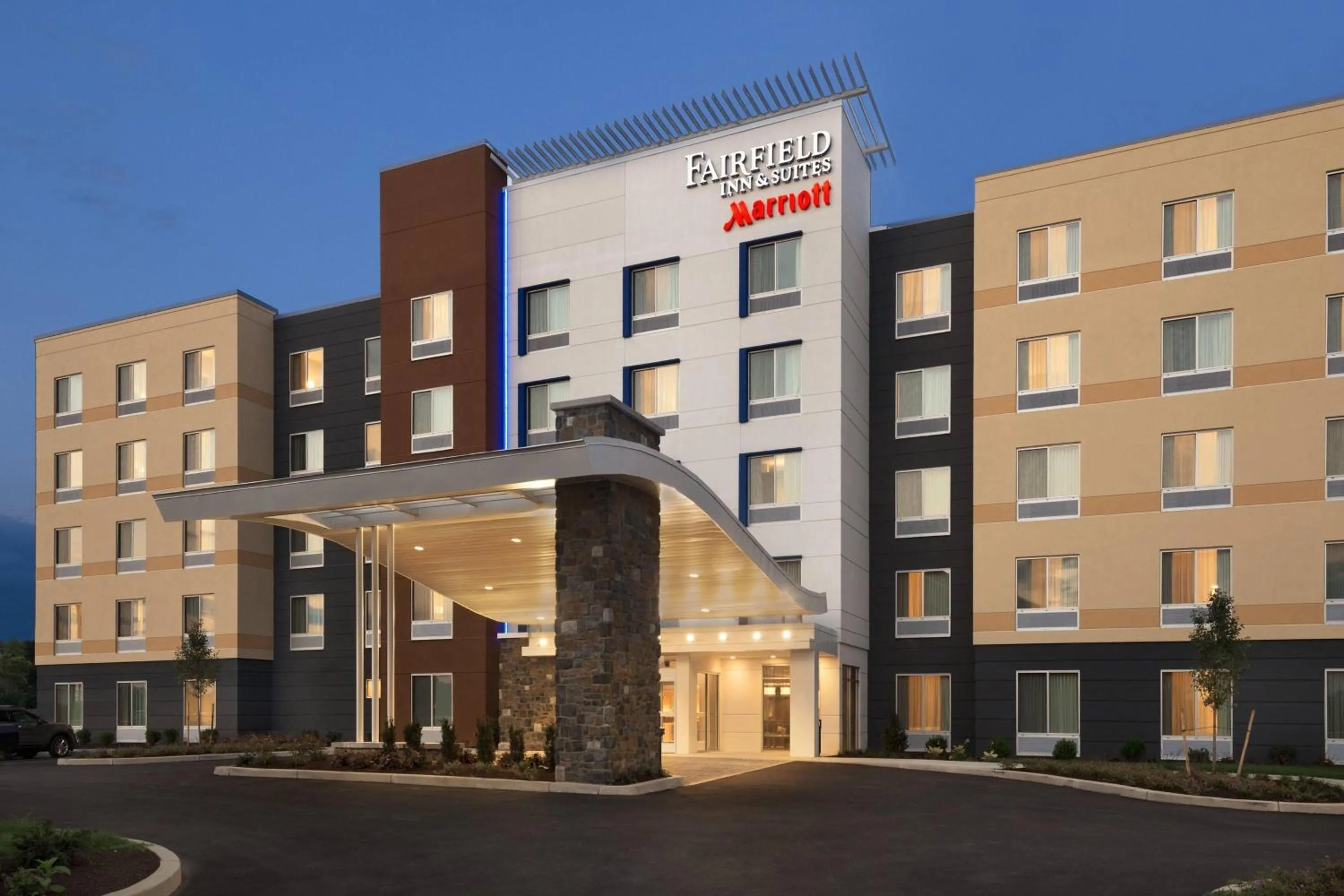 Property building in Fairfield Inn & Suites by Marriott Lancaster East at The Outlets
