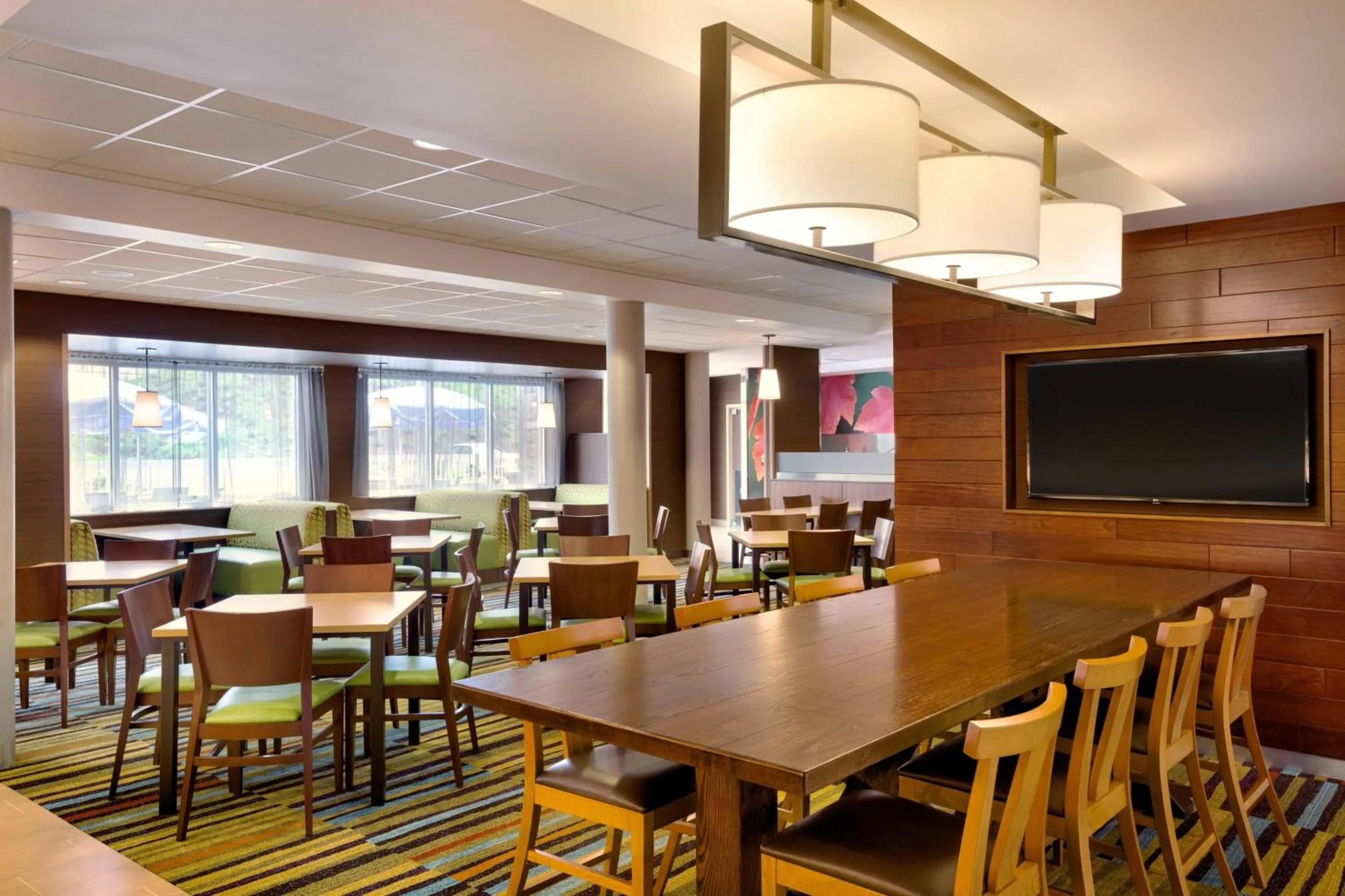 Breakfast in Fairfield Inn & Suites by Marriott Lancaster East at The Outlets