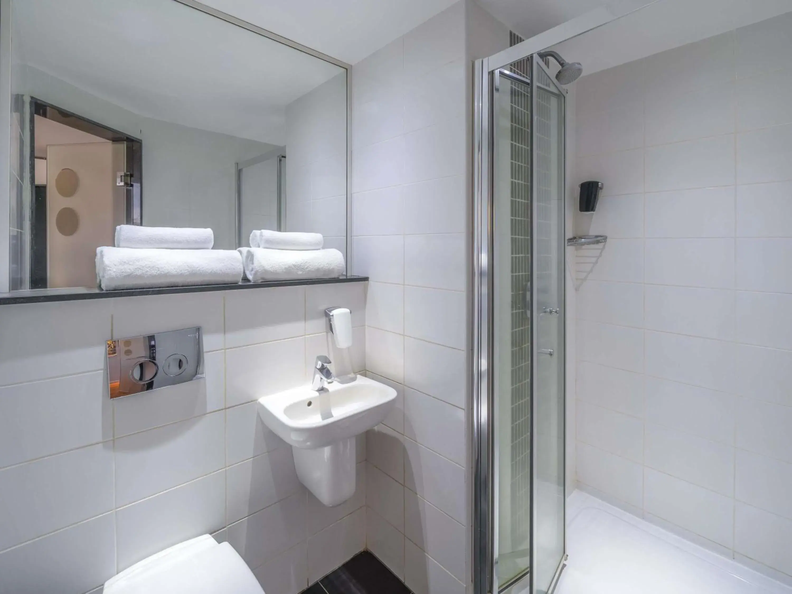 Standard Room With Three Single Beds in ibis Styles - Nairobi, Westlands Standard Room With Three Single Beds in ibis Styles - Nairobi, Westlands