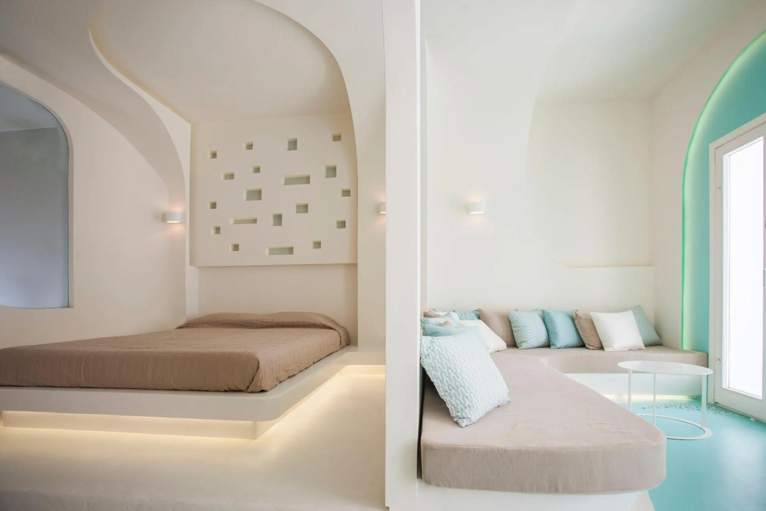 Living room, Bed in Andronikos Santorini