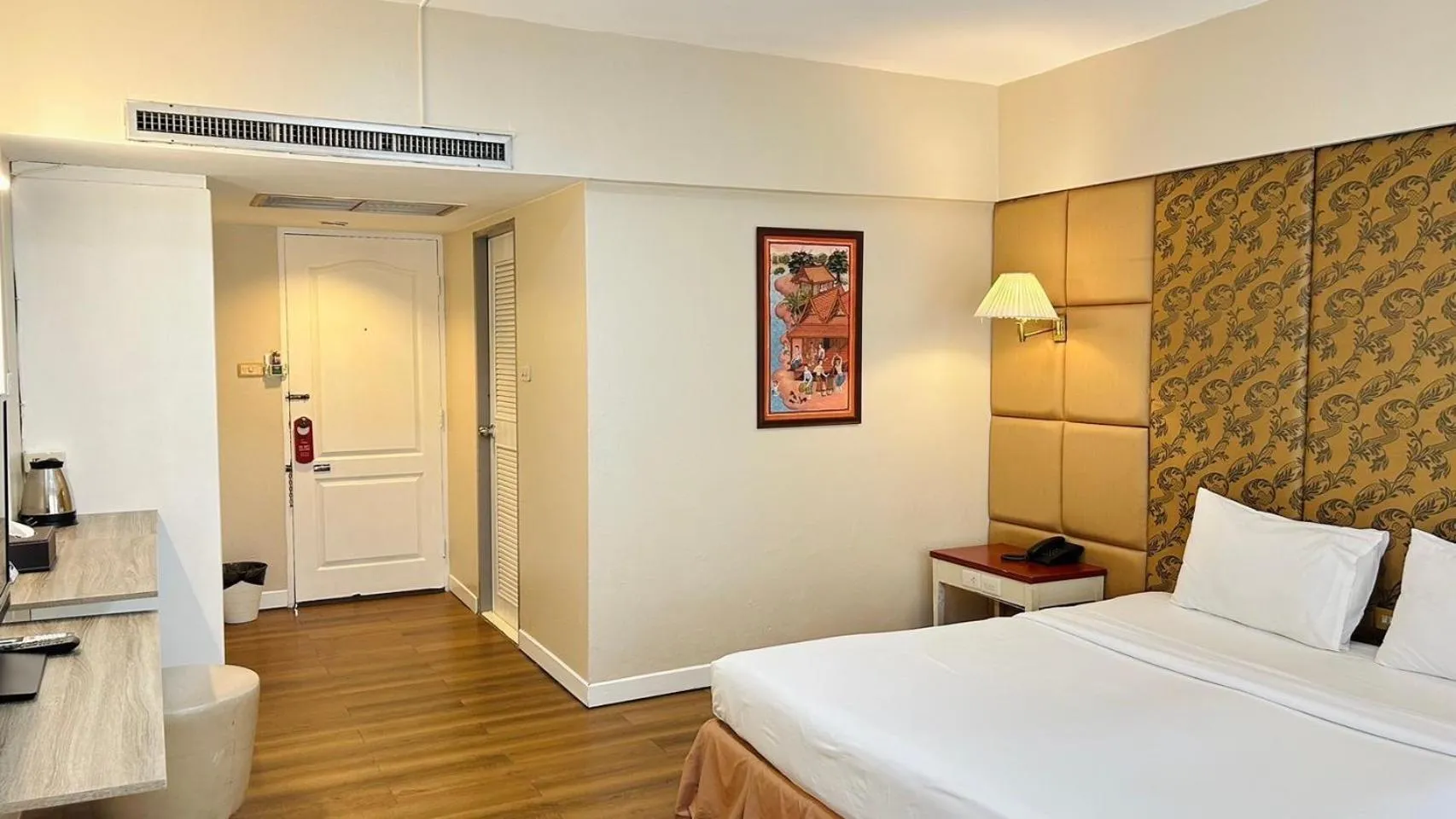 Bed in Ayothaya Riverside Hotel