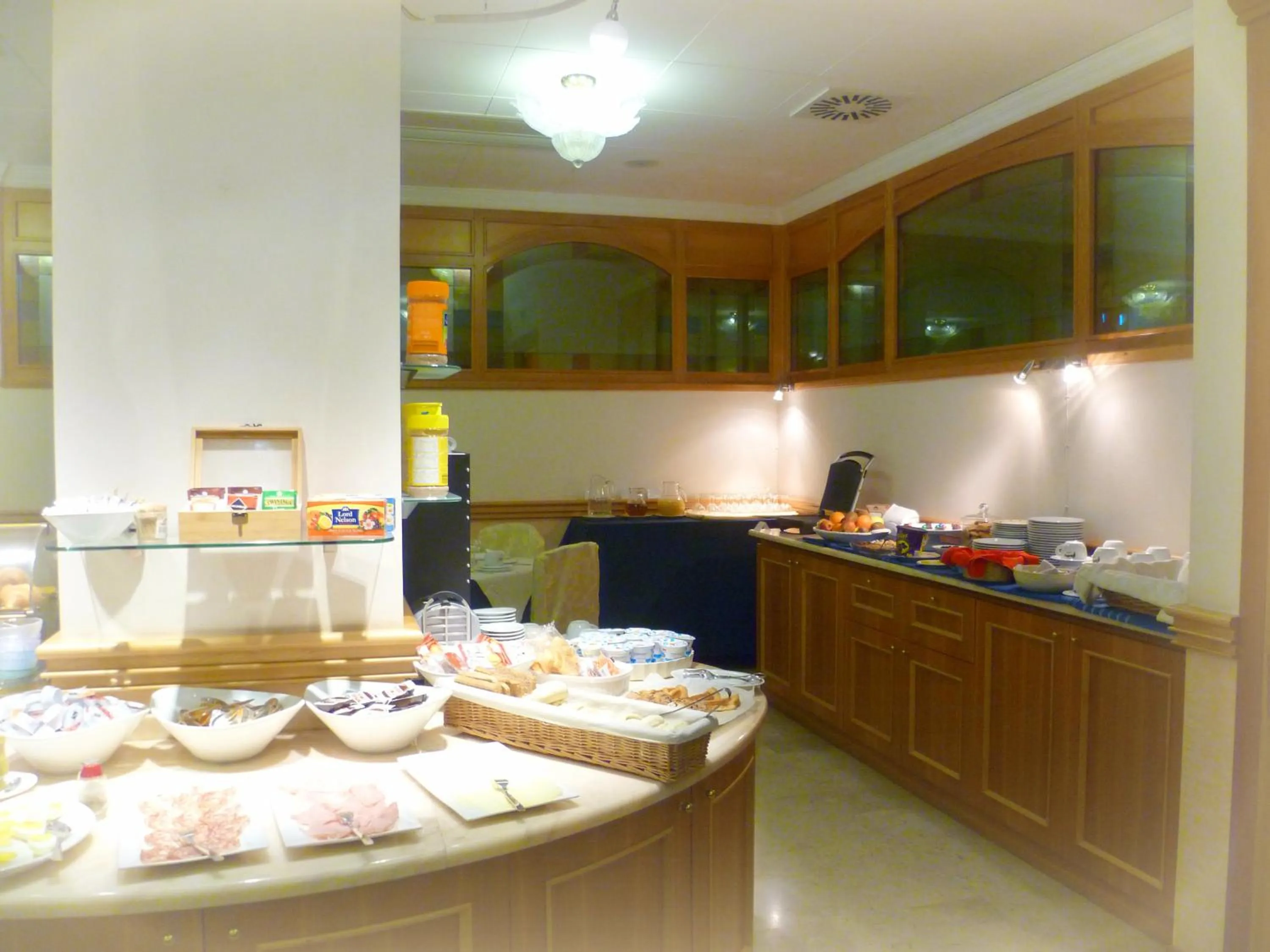 Restaurant/places to eat in Hotel Minerva