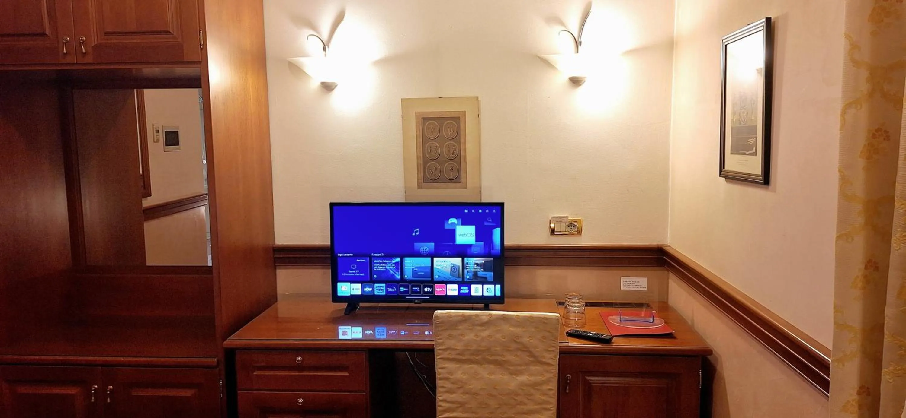TV and multimedia in Hotel Minerva