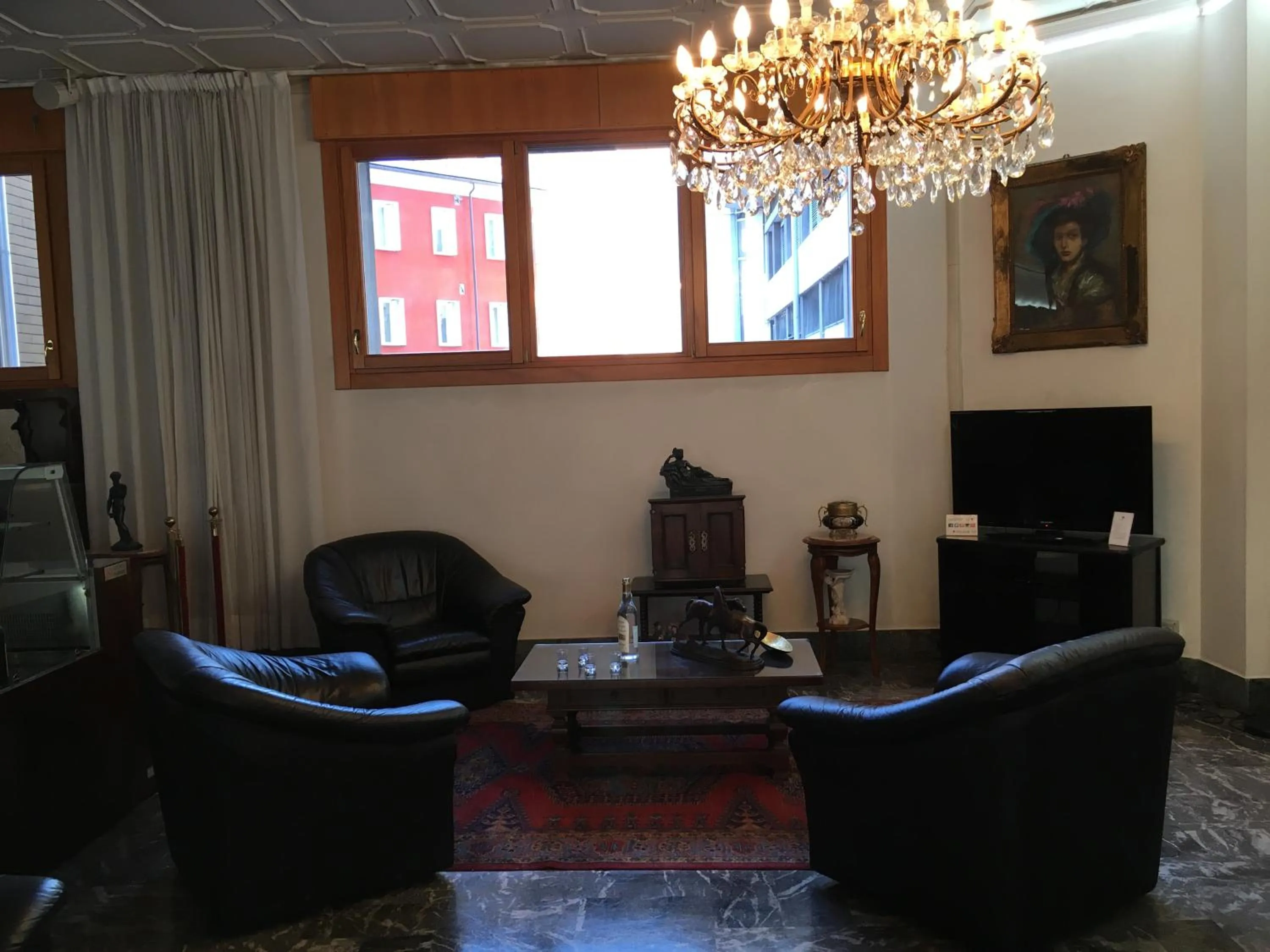 Communal lounge/ TV room in Hotel Minerva