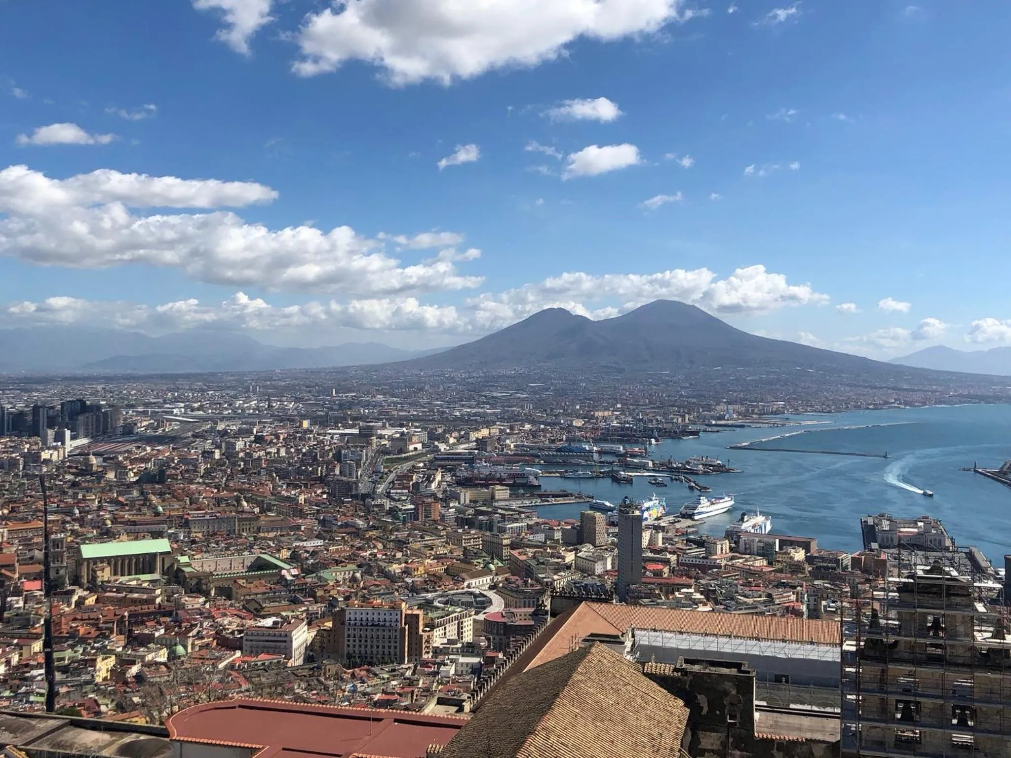 Nearby landmark in Piazza Bovio 22