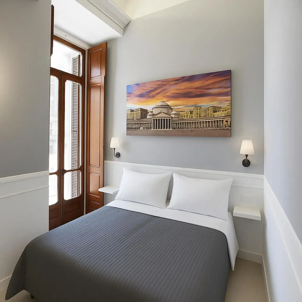 Deluxe Double Room in Piazza Bovio 22 Deluxe Double Room in Piazza Bovio 22