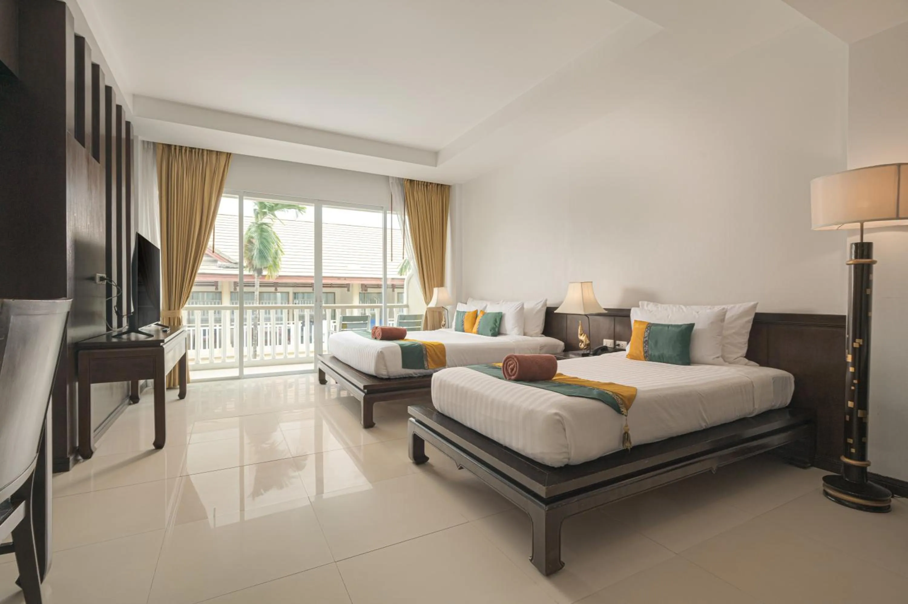 Photo of the whole room, Bed in Baan Karonburi Resort