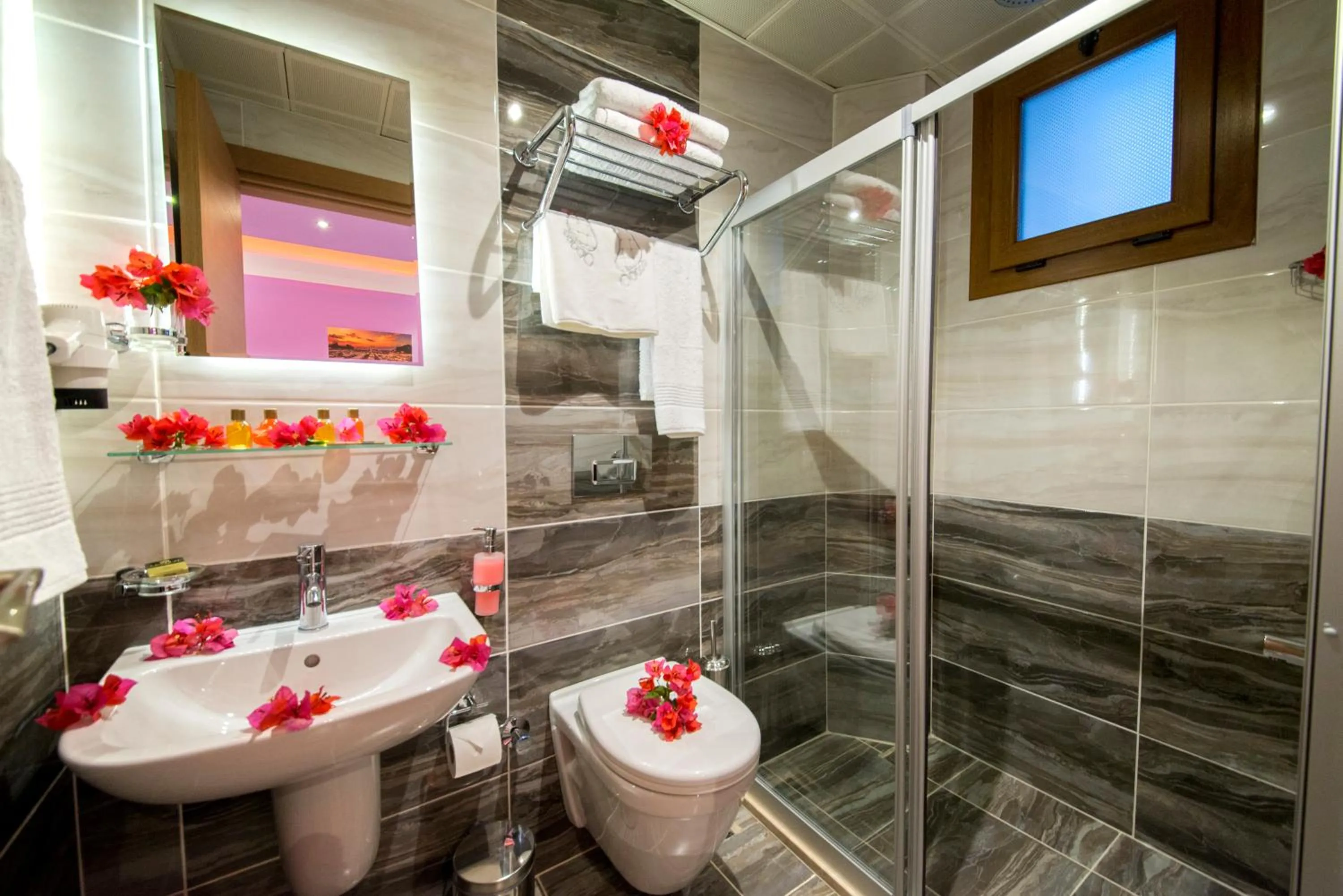 Shower in Kayı Hotel