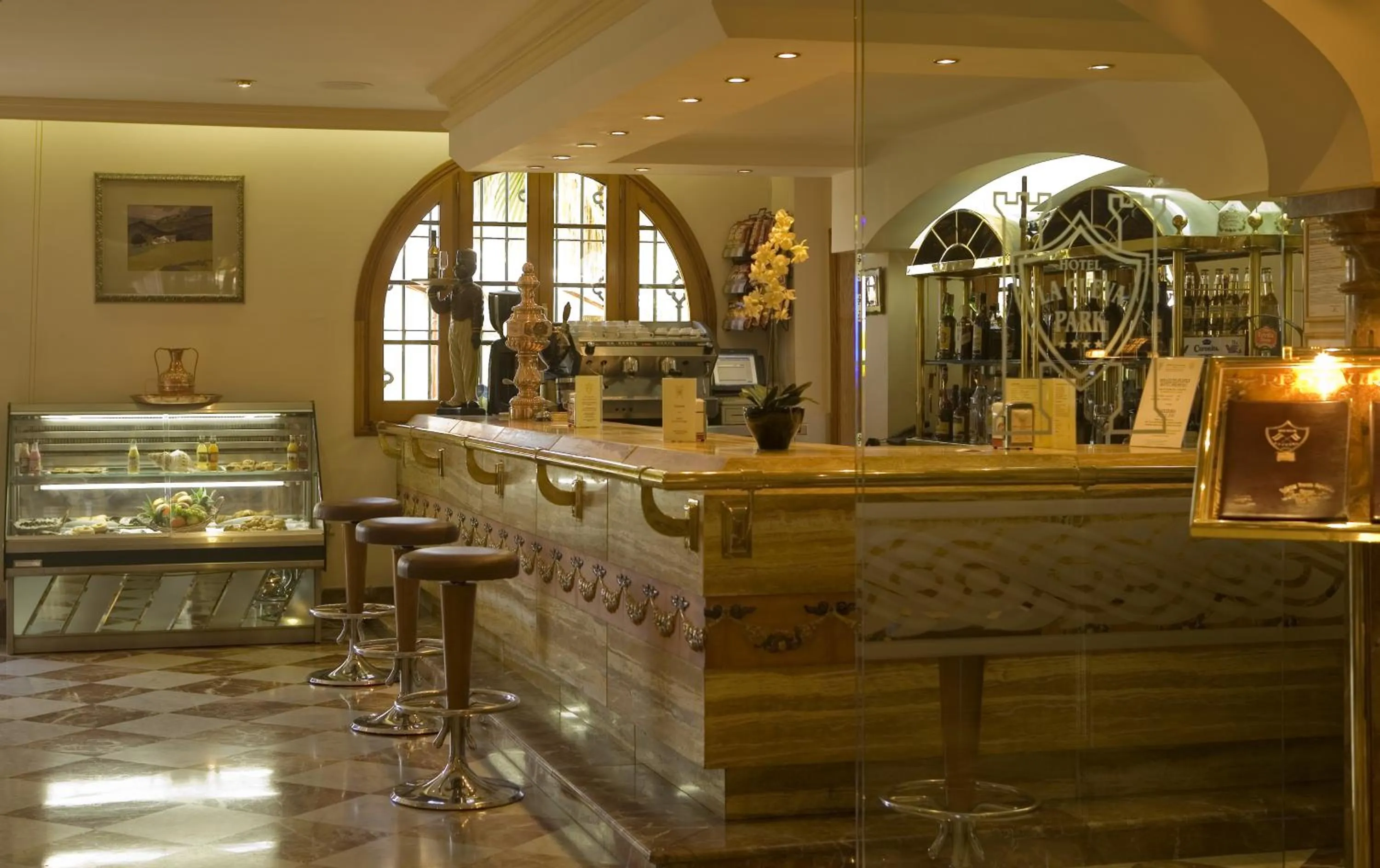 Lounge or bar in La Cueva Park