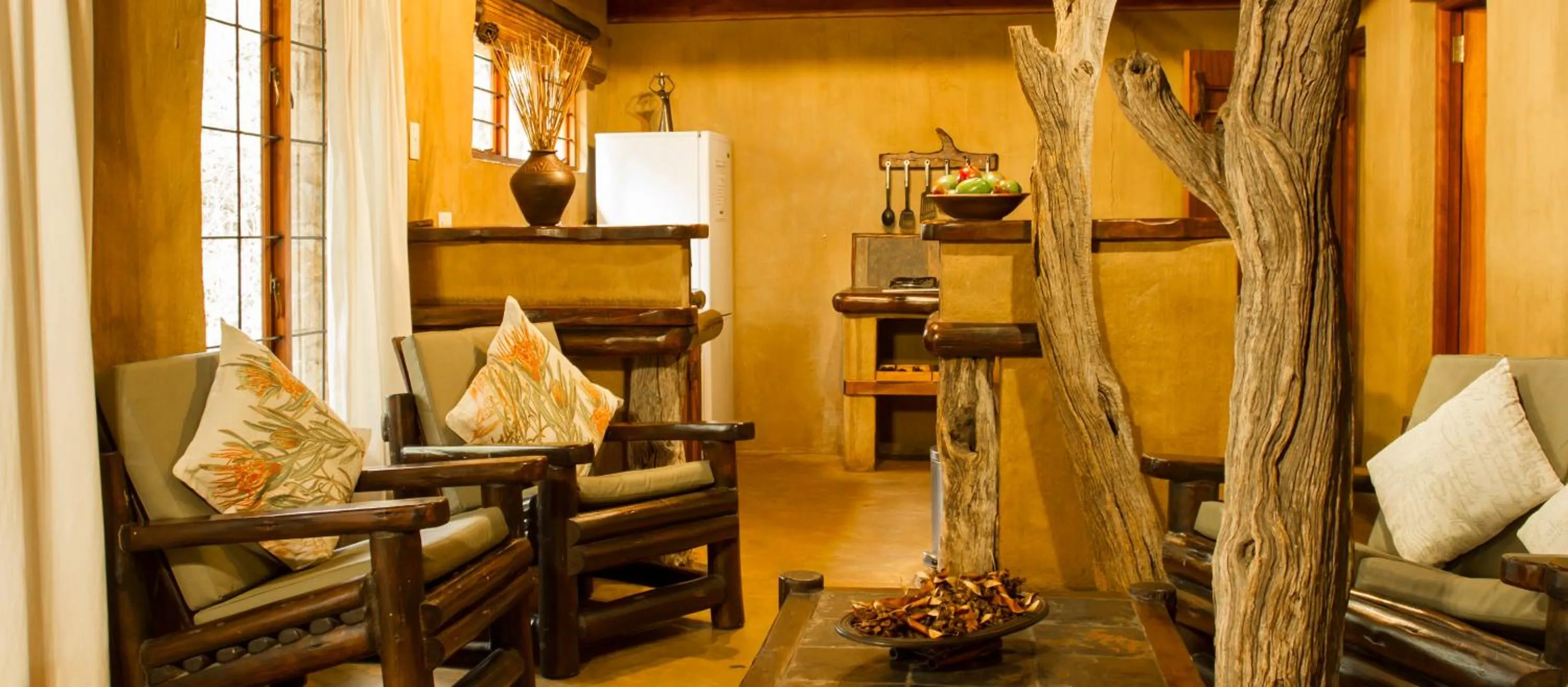 Kitchen or kitchenette in LittleBush Private Lodge