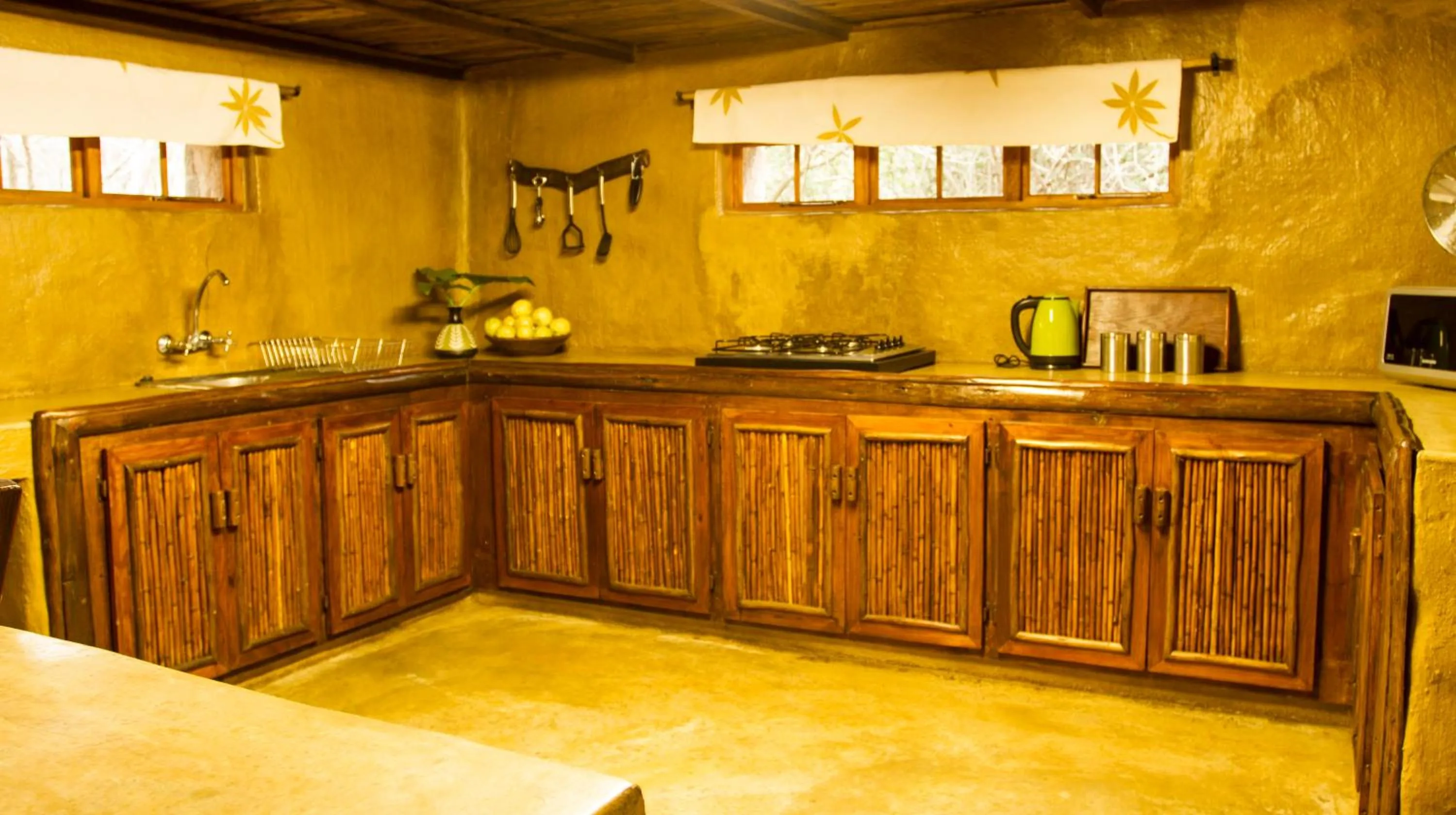 Kitchen or kitchenette in LittleBush Private Lodge