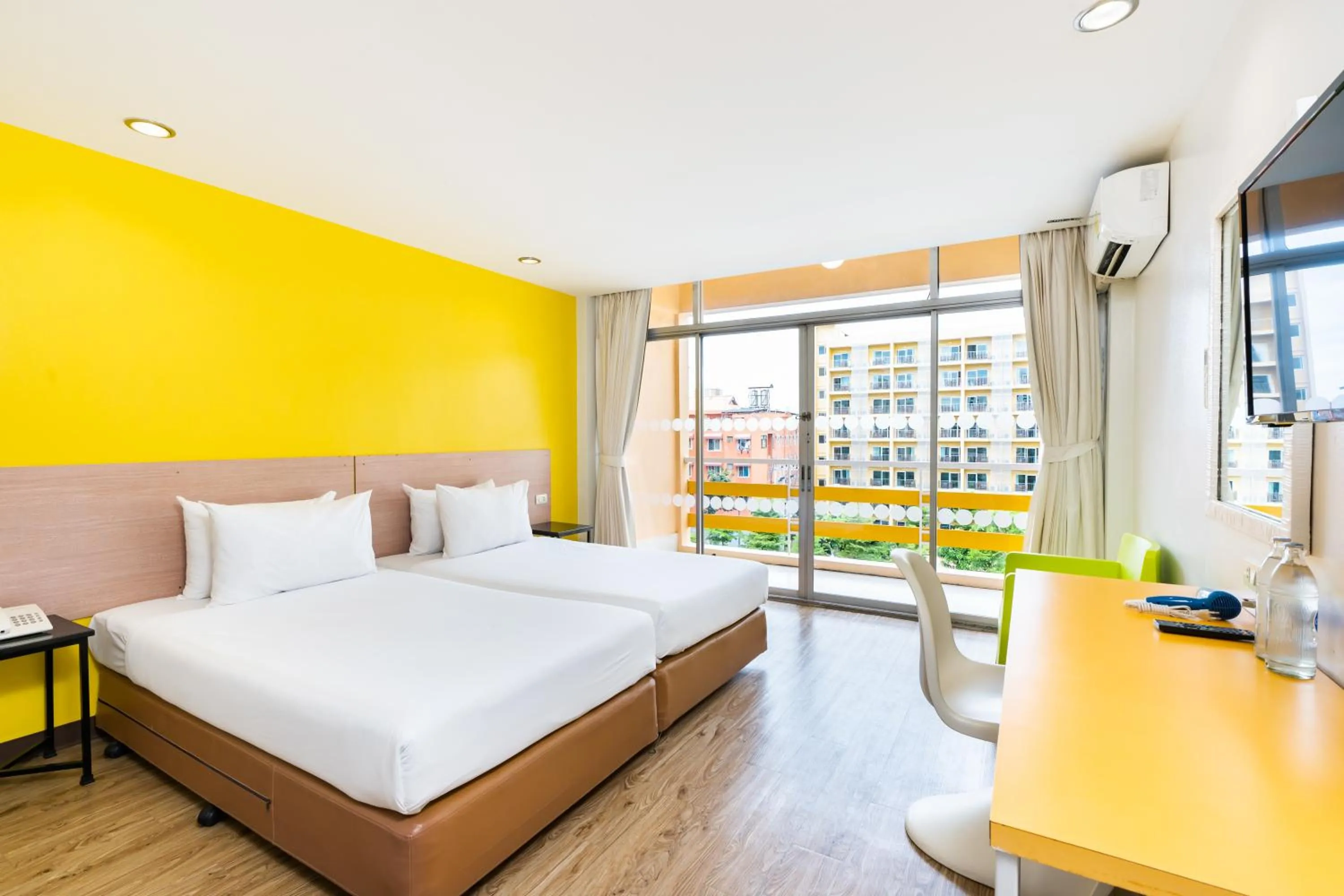 Balcony/Terrace, Bed in Bella Express