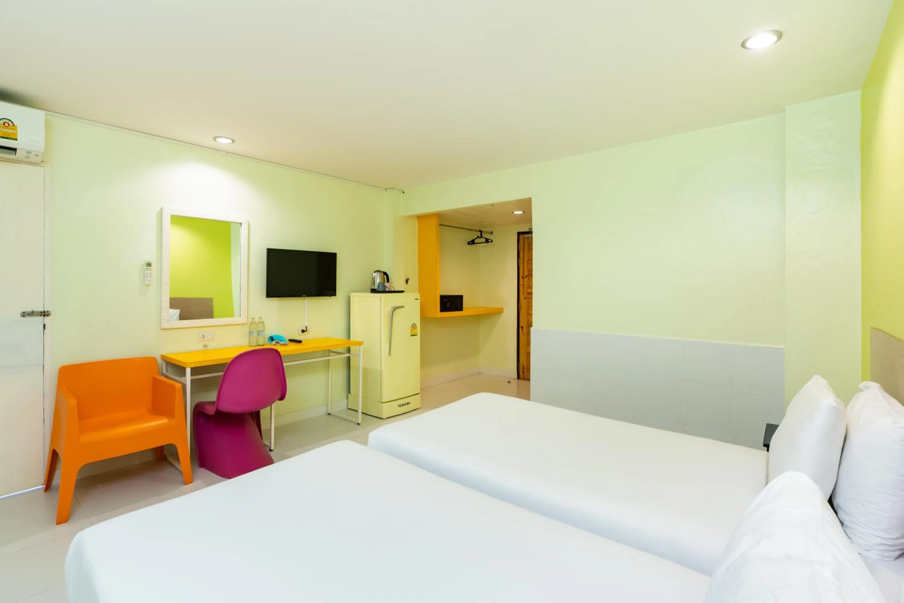 wardrobe, Bed in Bella Express