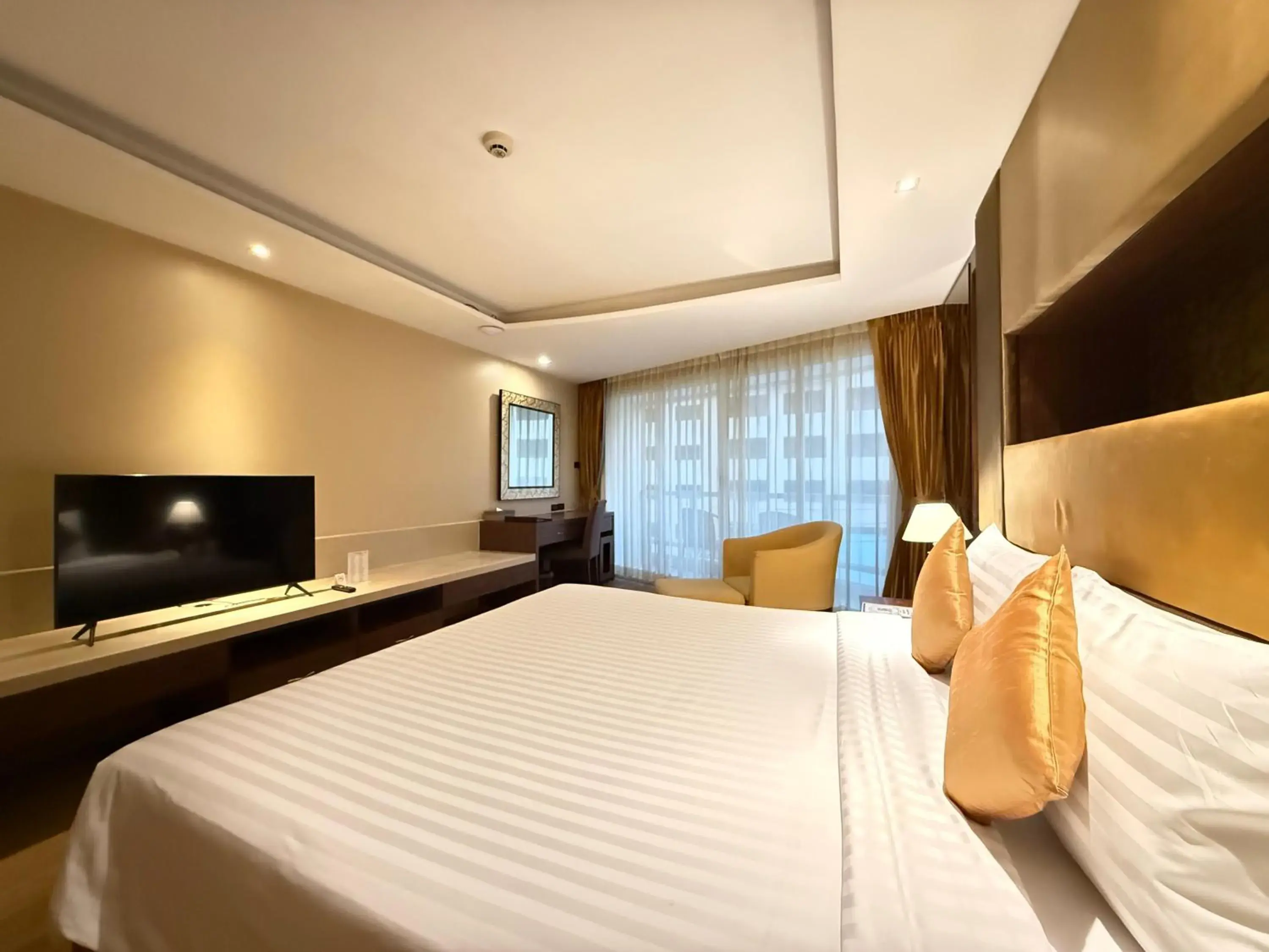 Deluxe Double Room in Nova Gold Hotel Pattaya Deluxe Double Room in Nova Gold Hotel Pattaya