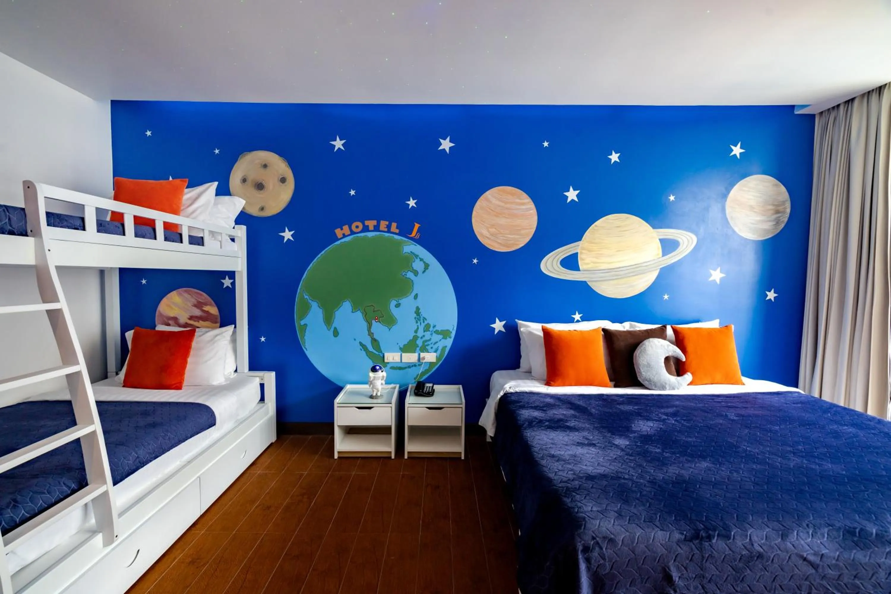 Photo of the whole room, Bed in Hotel J Pattaya