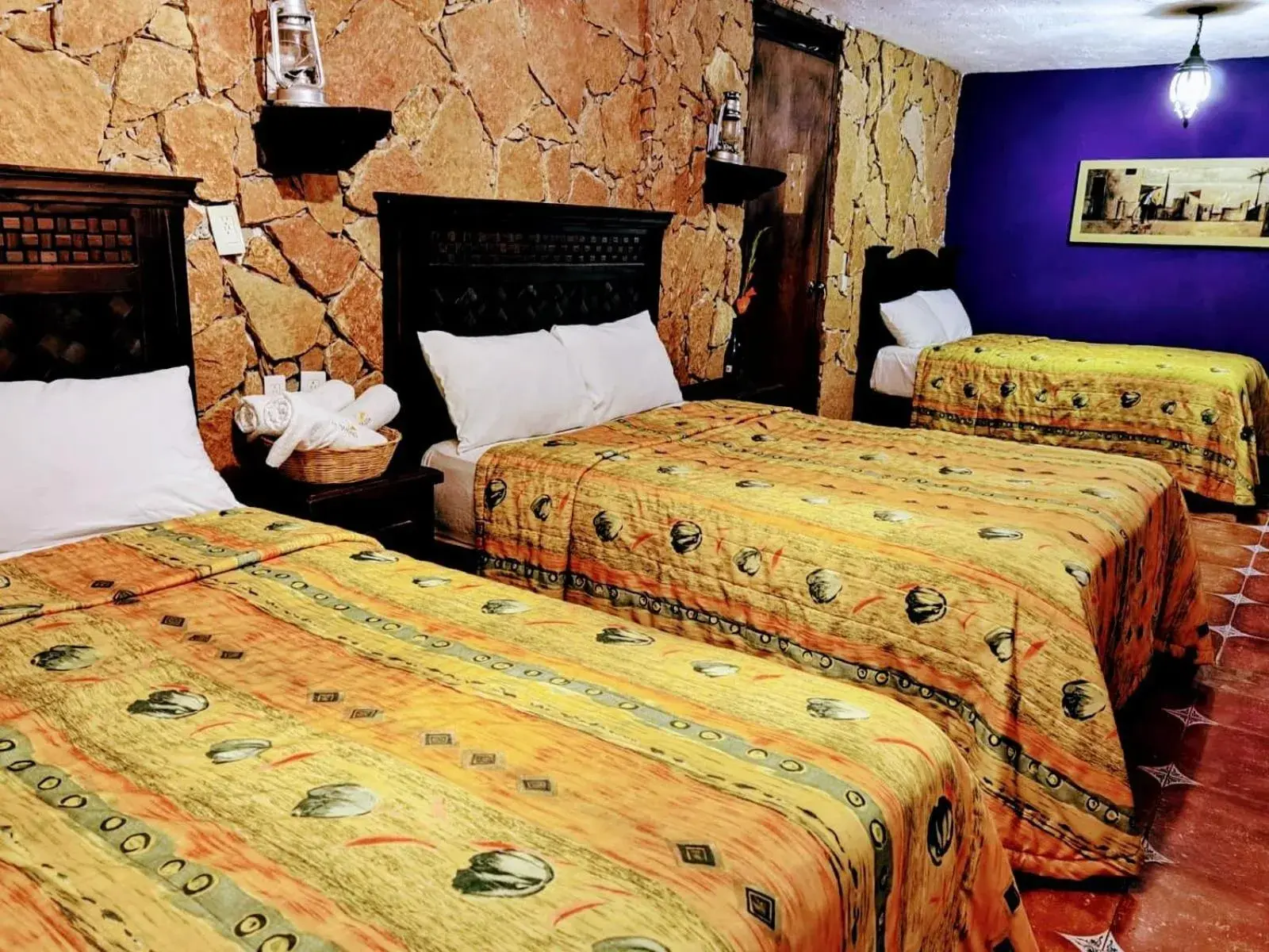 Family Room in Hotel & Cava La Parroquia Family Room in Hotel & Cava La Parroquia