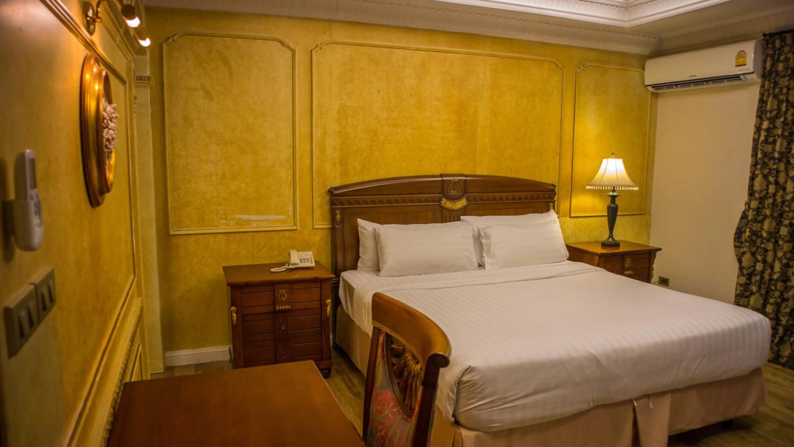 Bedroom, Bed in Four Seasons Place Pattaya