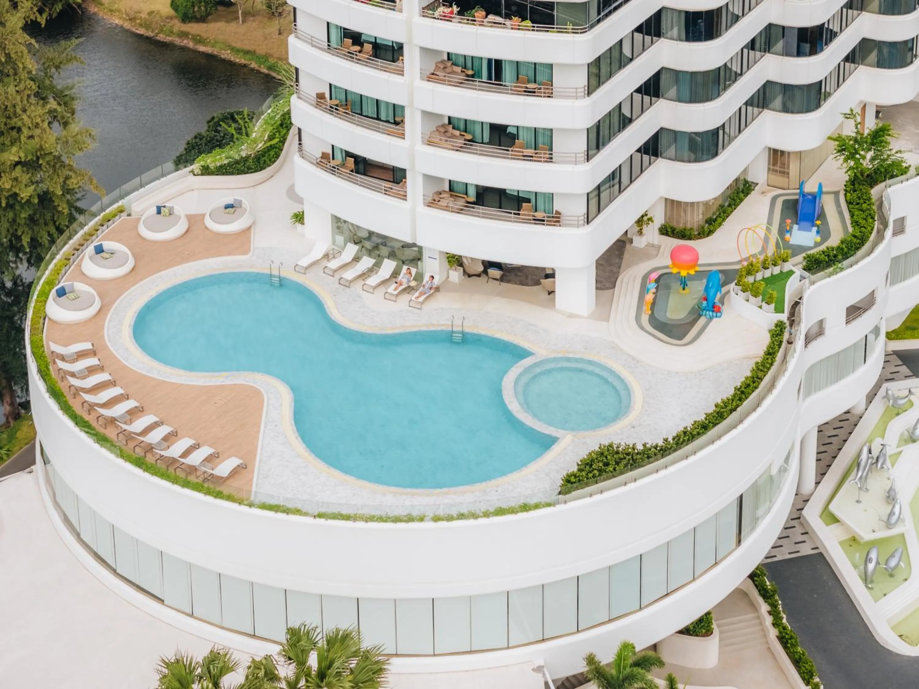 Swimming pool in Ocean Marina Resort Pattaya Jomtien