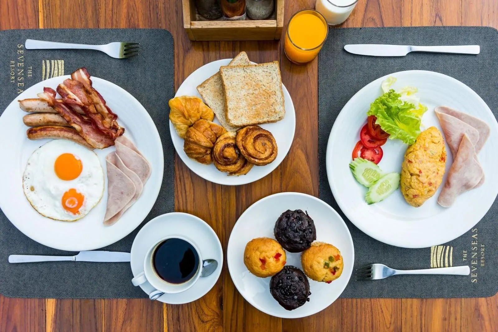 Breakfast in Sevenseas Resort Koh Kradan