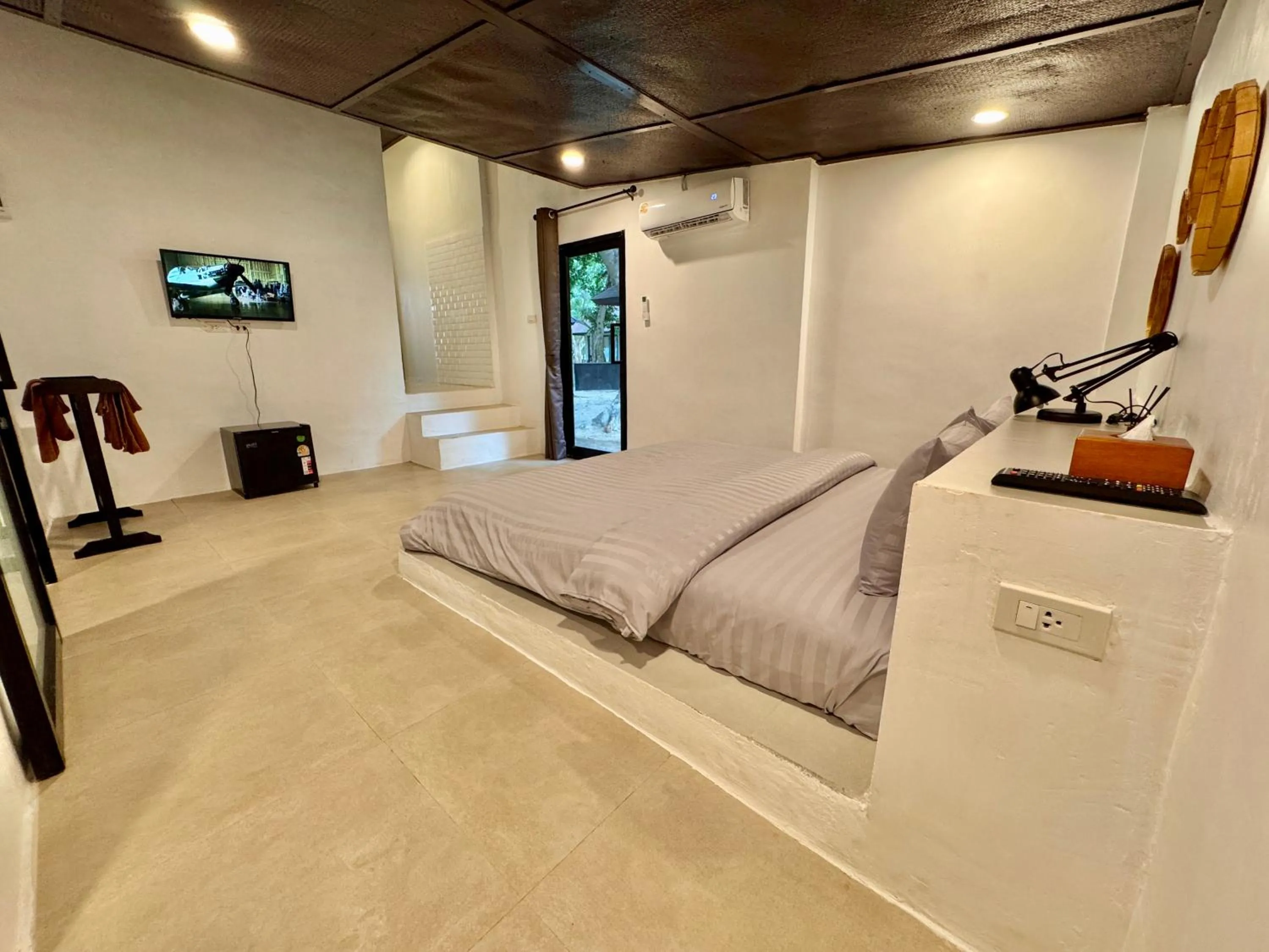 Bed in Sevenseas Resort Koh Kradan